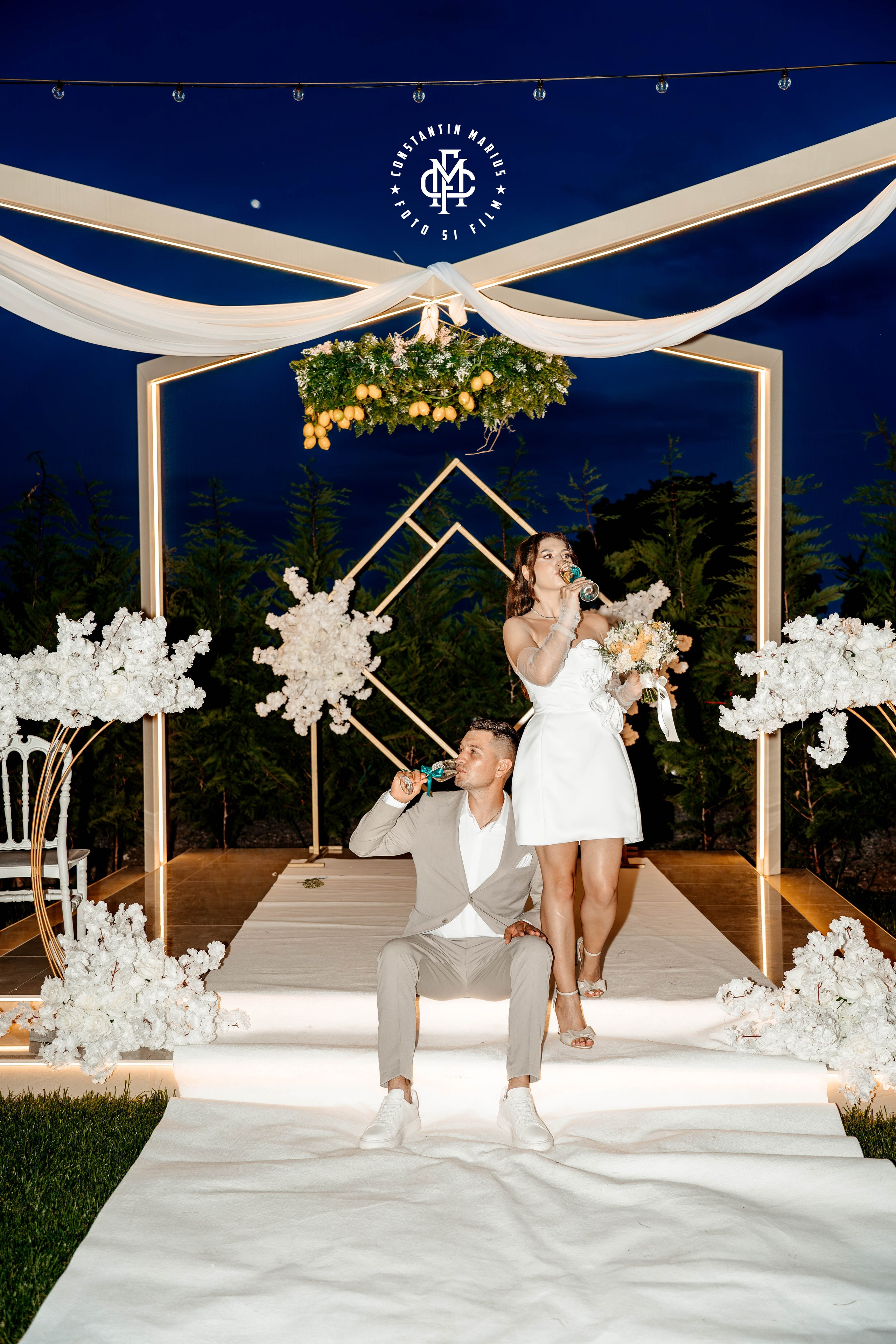 WEDDING PHOTOGRAPHY. DESPRE NOI