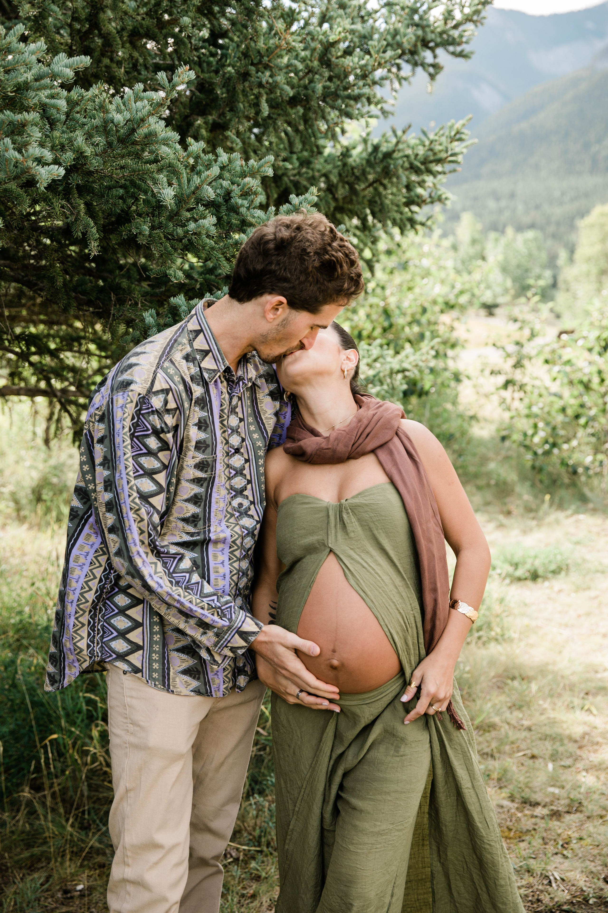 Maternity Photos — Canmore — Daniella. Fotografía accesible en Calgary