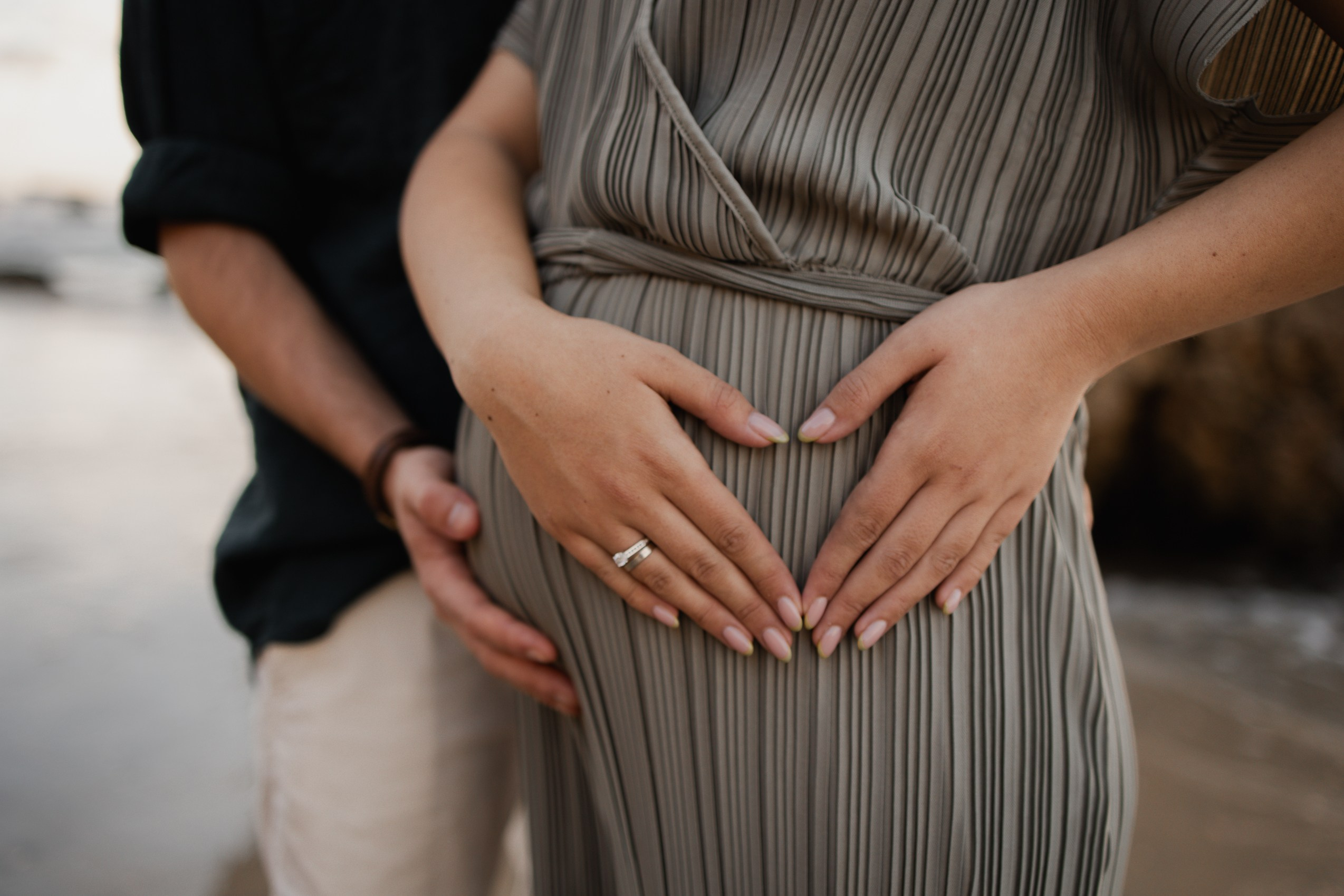 הריון חורף חוף ים. דף בית