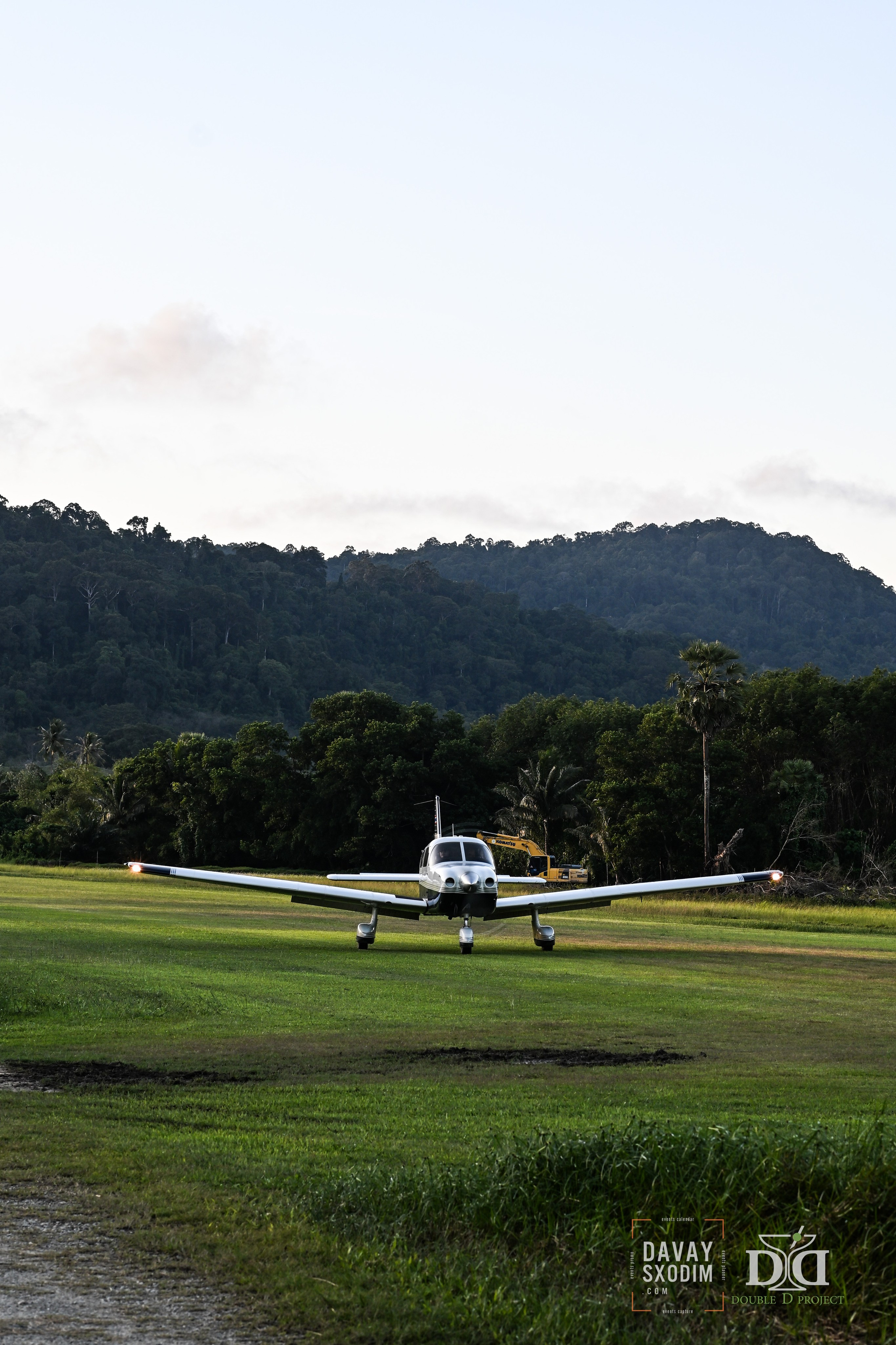 Вечеринка на аэродроме | Фоторепортаж | Афиша | DAVAYSXODIM.com PHUKET. АФИША|ФОТОРЕПОРТАЖИ|ИВЕНТЫ|ПХУКЕТ