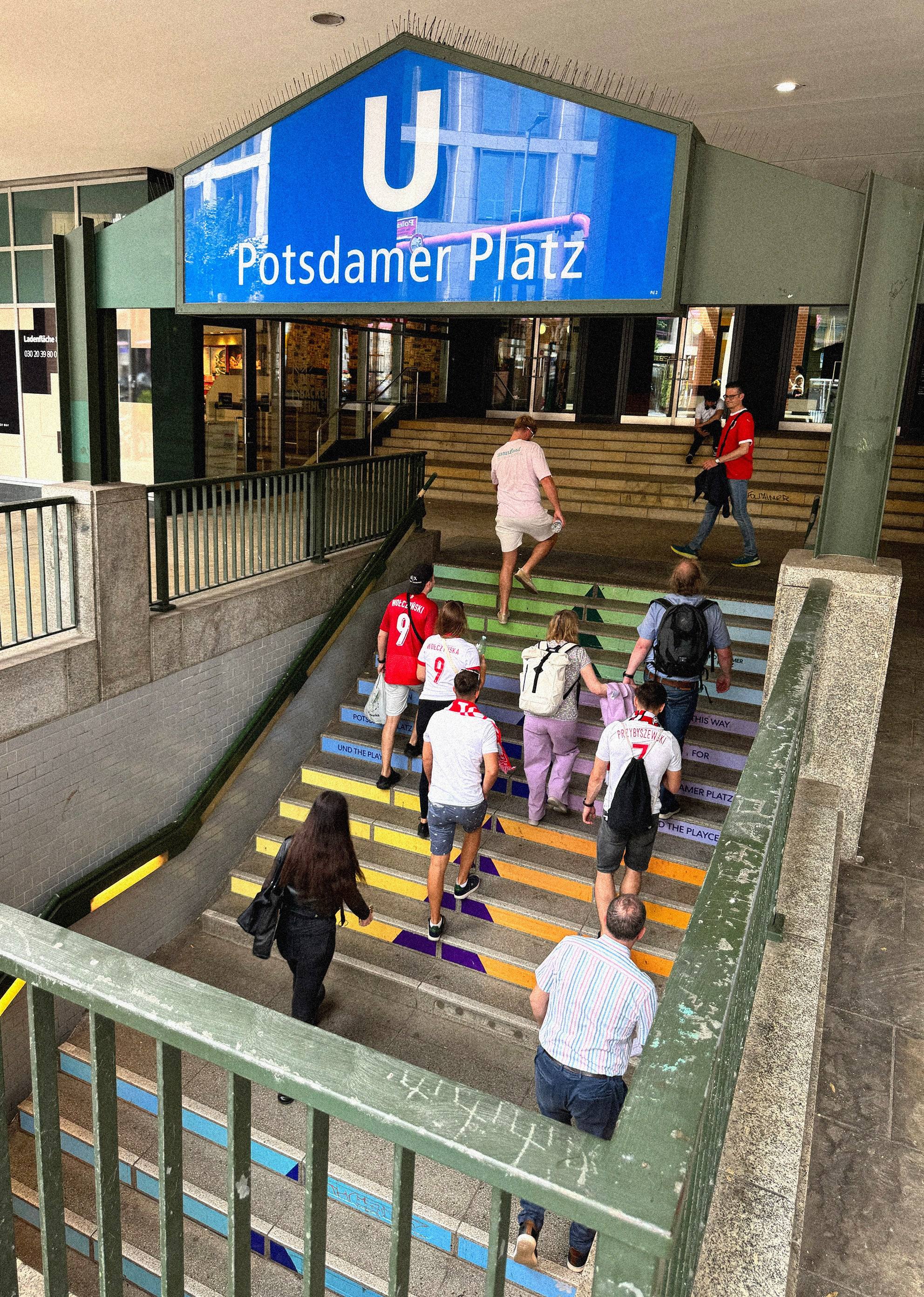 Berliner Mischung (in Farbe). BNW Around Photography