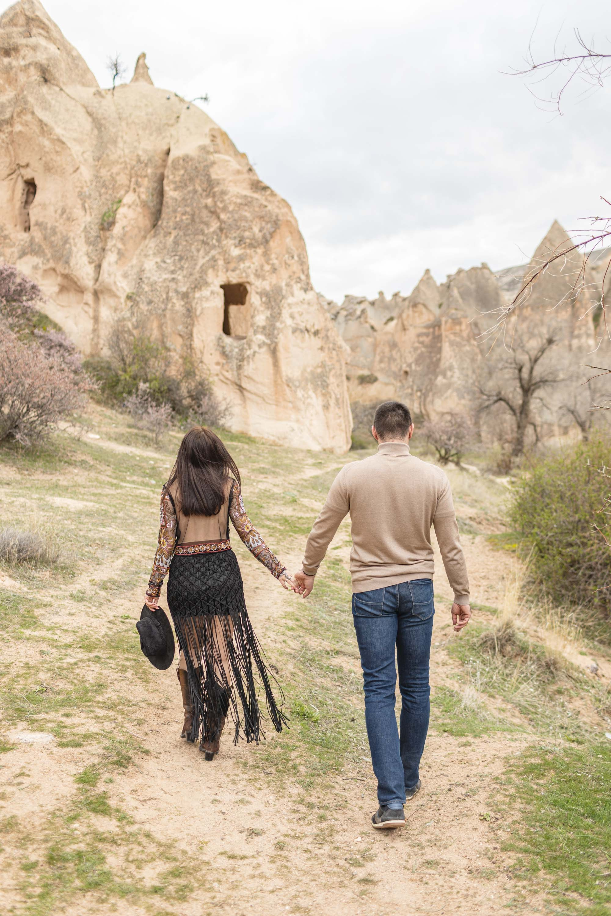 Stylish Photoshoot in the Charming Streets and Valleys of Cappadocia. Julia Ganch I Fashion Wedding Photography I Cappadocia Turkey