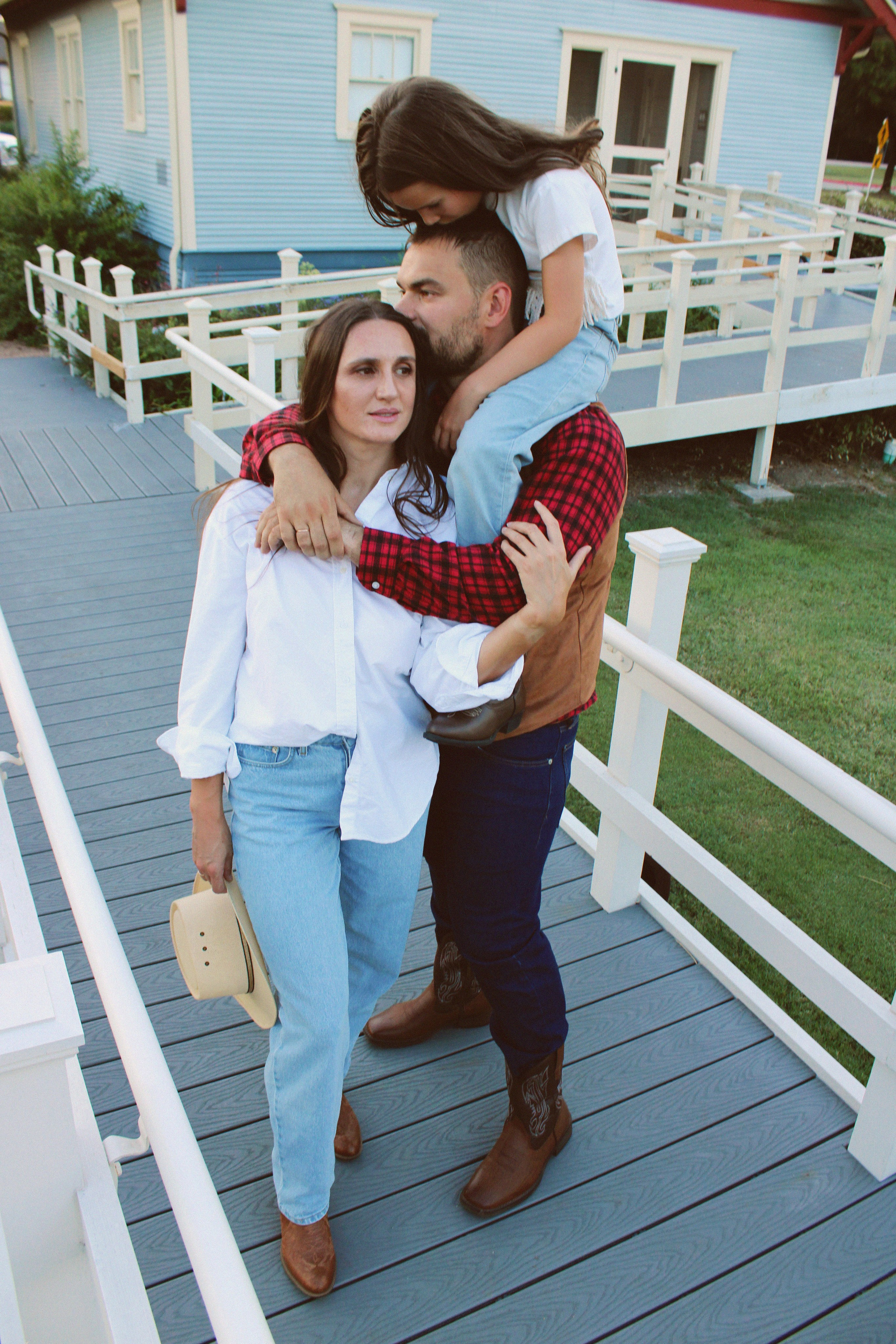 Texas Countryside Family Photoshoot in Cowboy Style. Lana Petrychenko — Portrait & Family Photographer. Valencia, Spain
