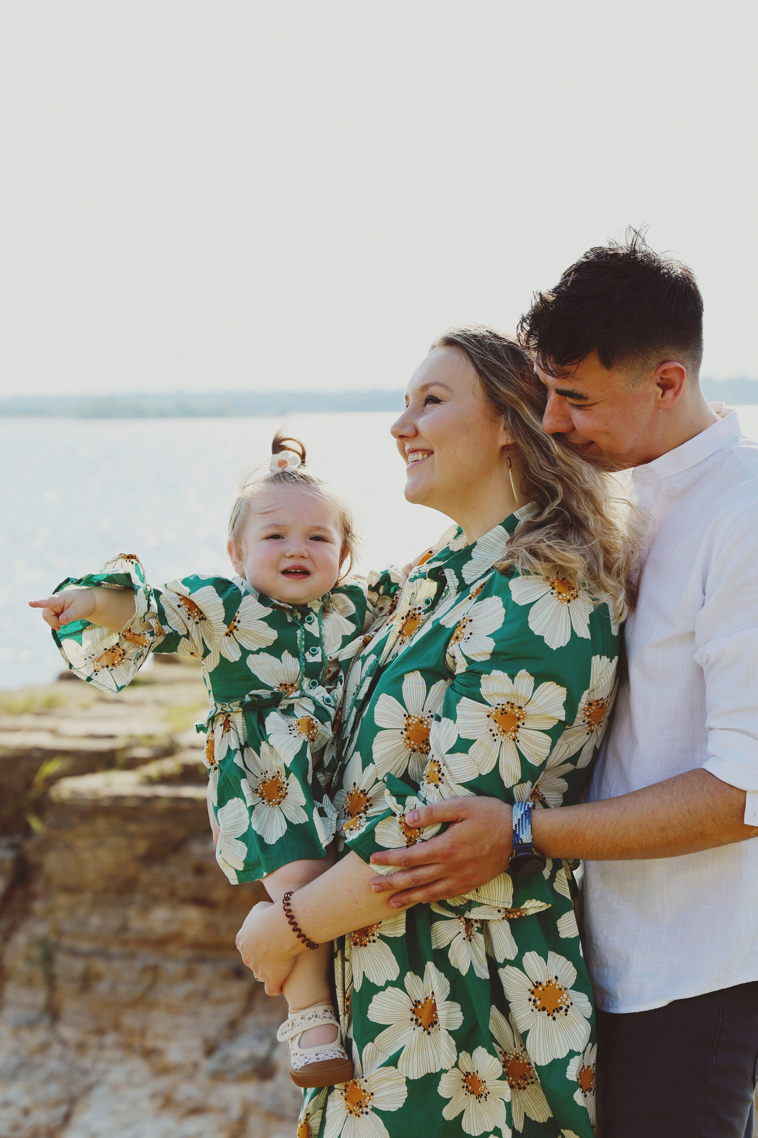 Baby Family Photoshoot – Outdoor Family Photography with Infant or Toddler. Lana Petrychenko — Portrait & Family Photographer. Valencia, Spain