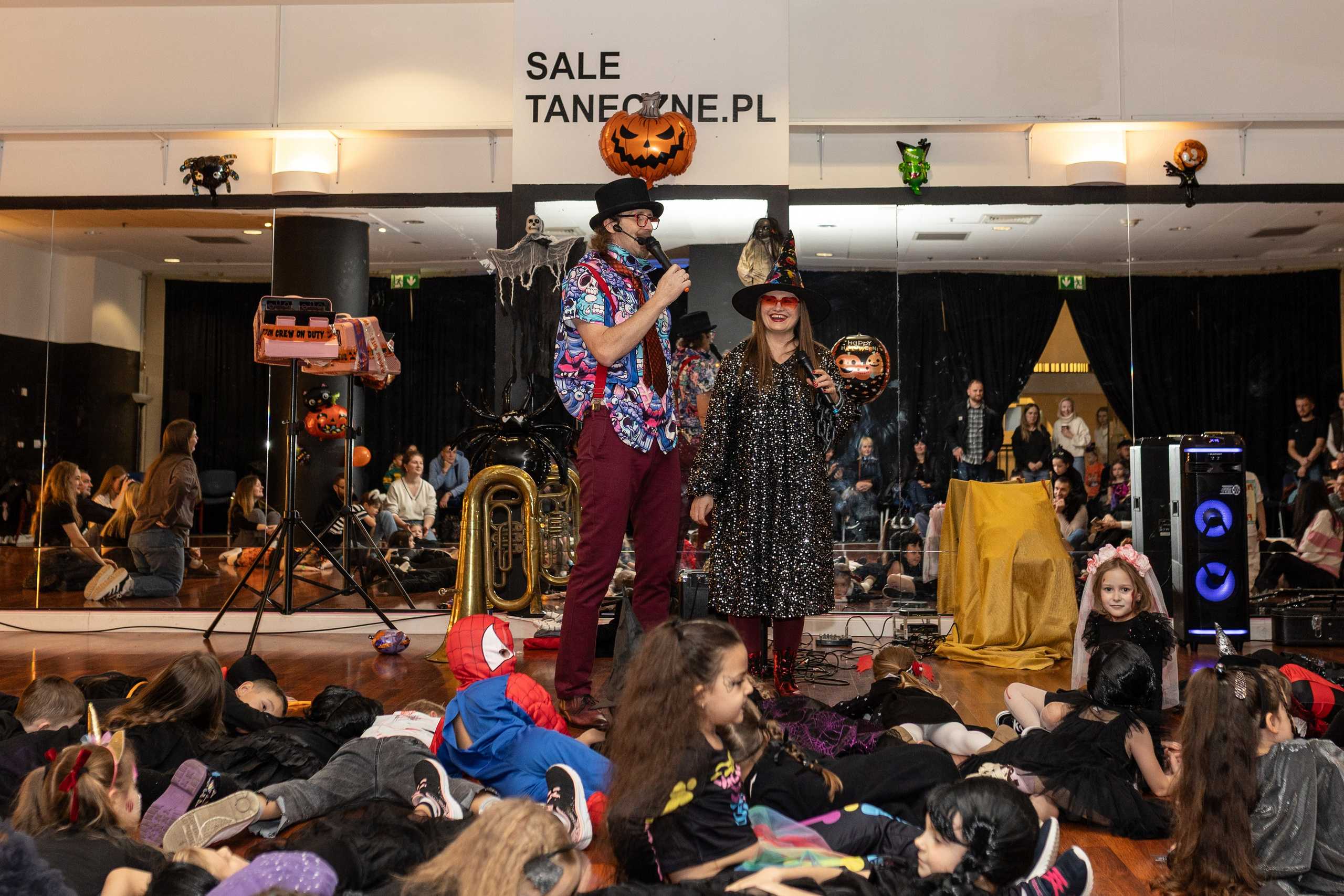 Leo dance studio Helloween 2025. Семейный и детский фотограф в Варшаве Мила Бобровская