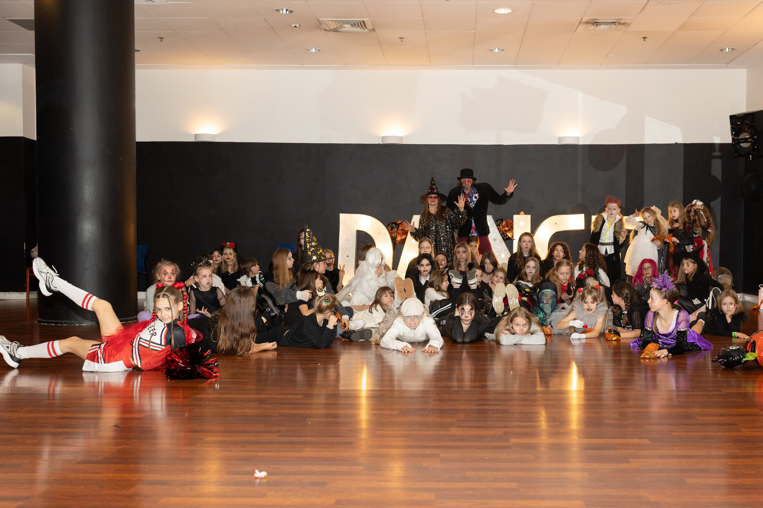 Leo dance studio Helloween 2025. Семейный и детский фотограф в Варшаве Мила Бобровская