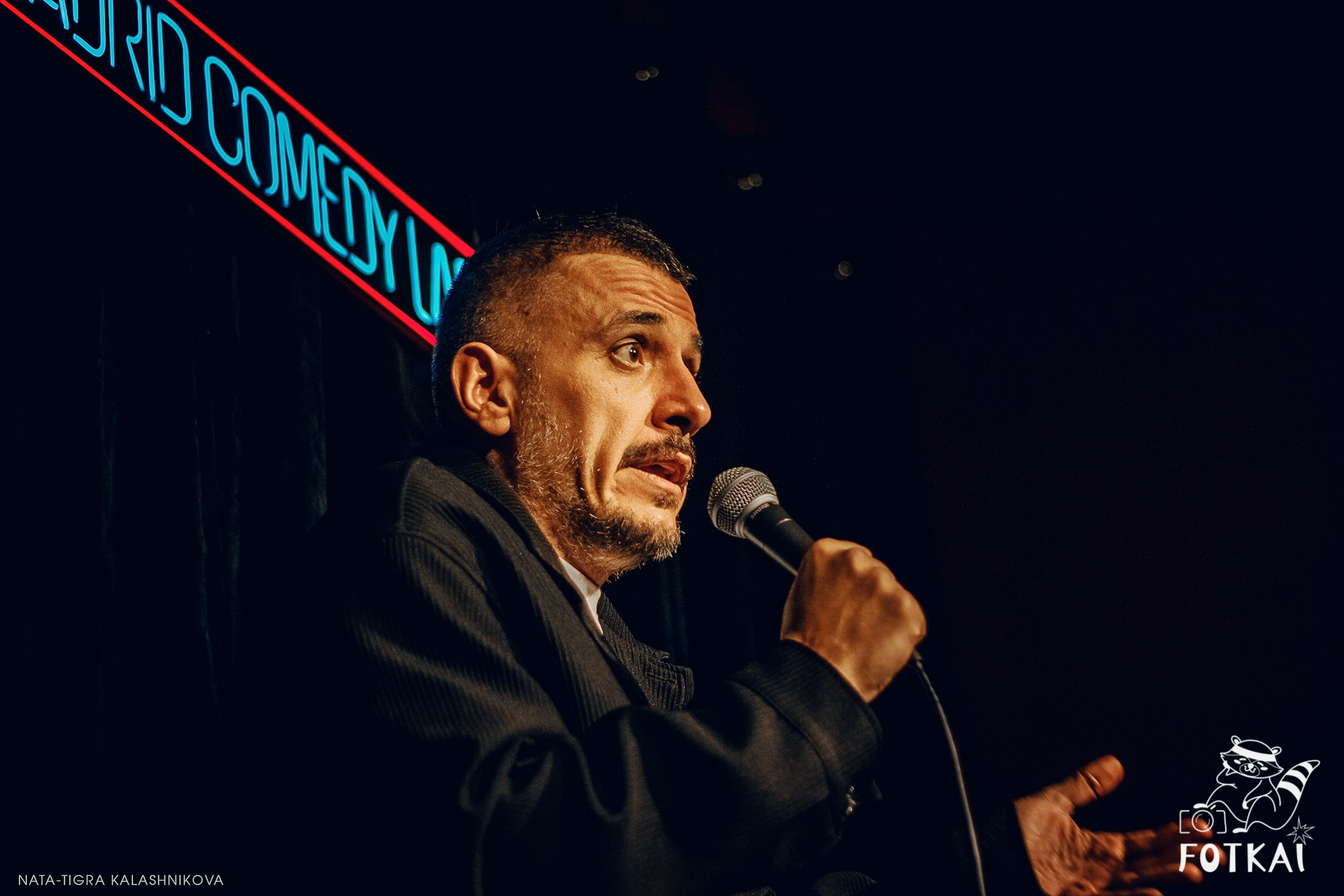 Eduard Matsaberidze en Madrid 14 de febrero 2026 — fotos del show de stand-up | FOTKAI