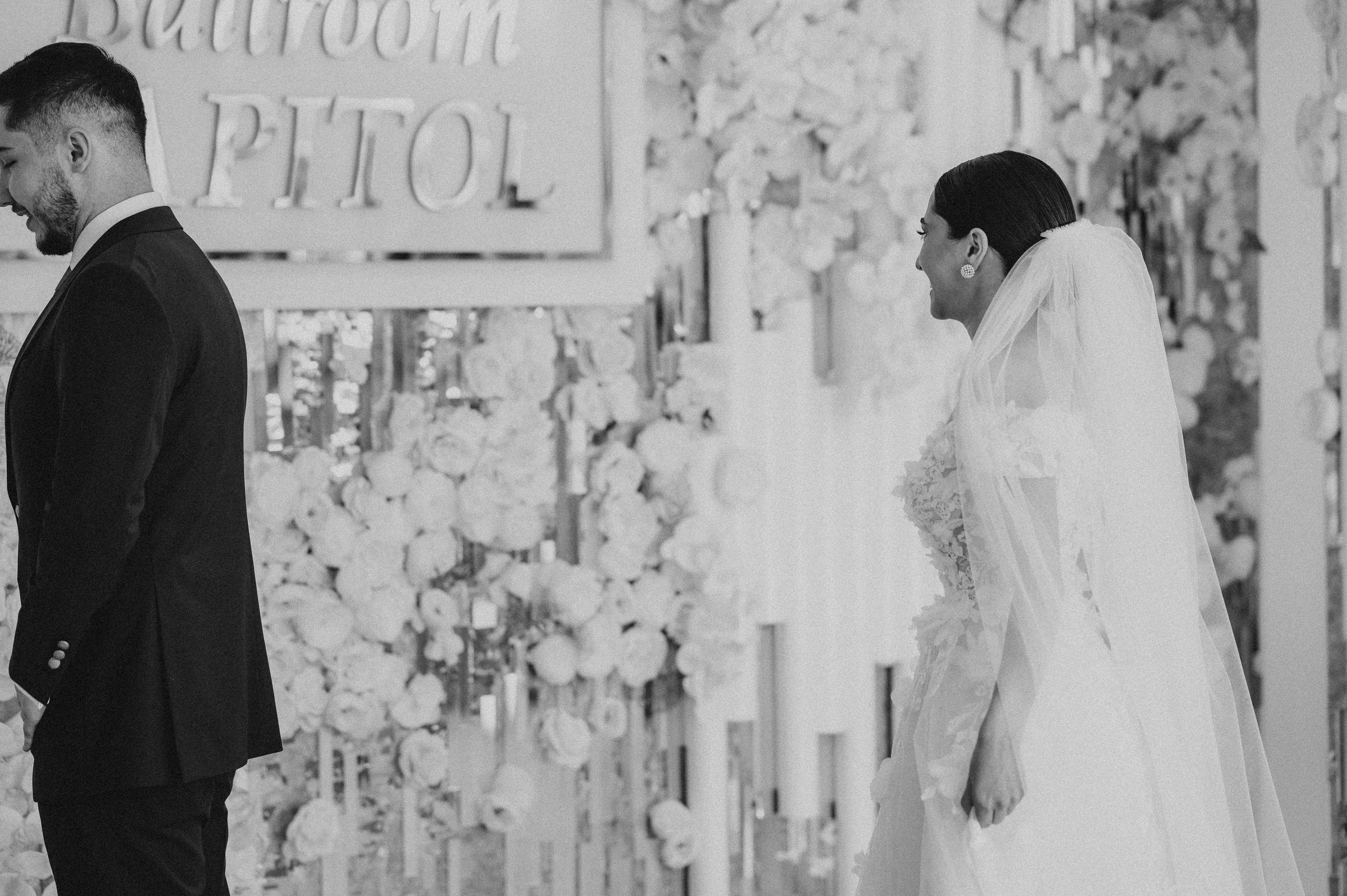 Nunta la Hotel Capitol Iasi. Proud Vision Weddings | Wedding Photography & Film — Servicii profesionale Foto Video Nunta Iasi