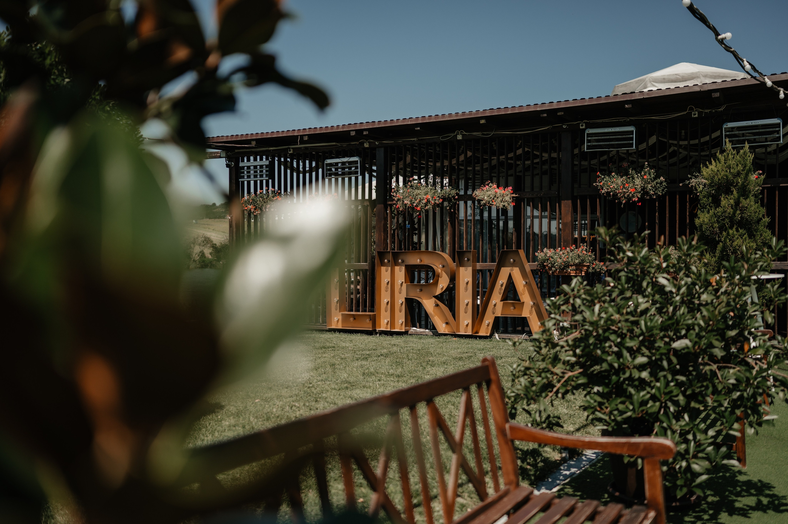 Cununie civila in aer liber si sedinta foto de cuplu. Proud Vision Weddings | Wedding Photography & Film — Servicii profesionale Foto Video Nunta Iasi