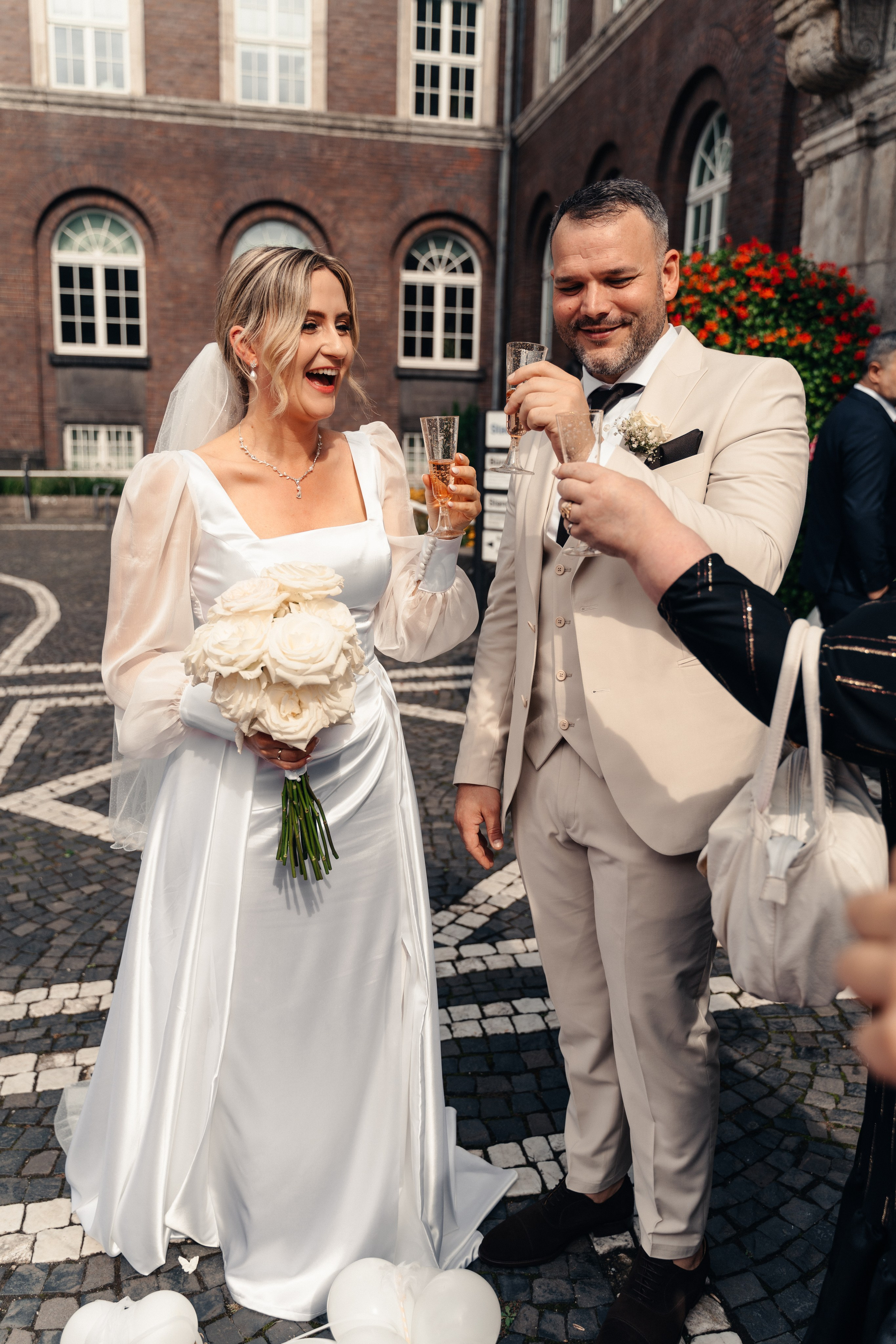 D & M im Restaurant Elfrather Mühle. Wedding Photographer Germany