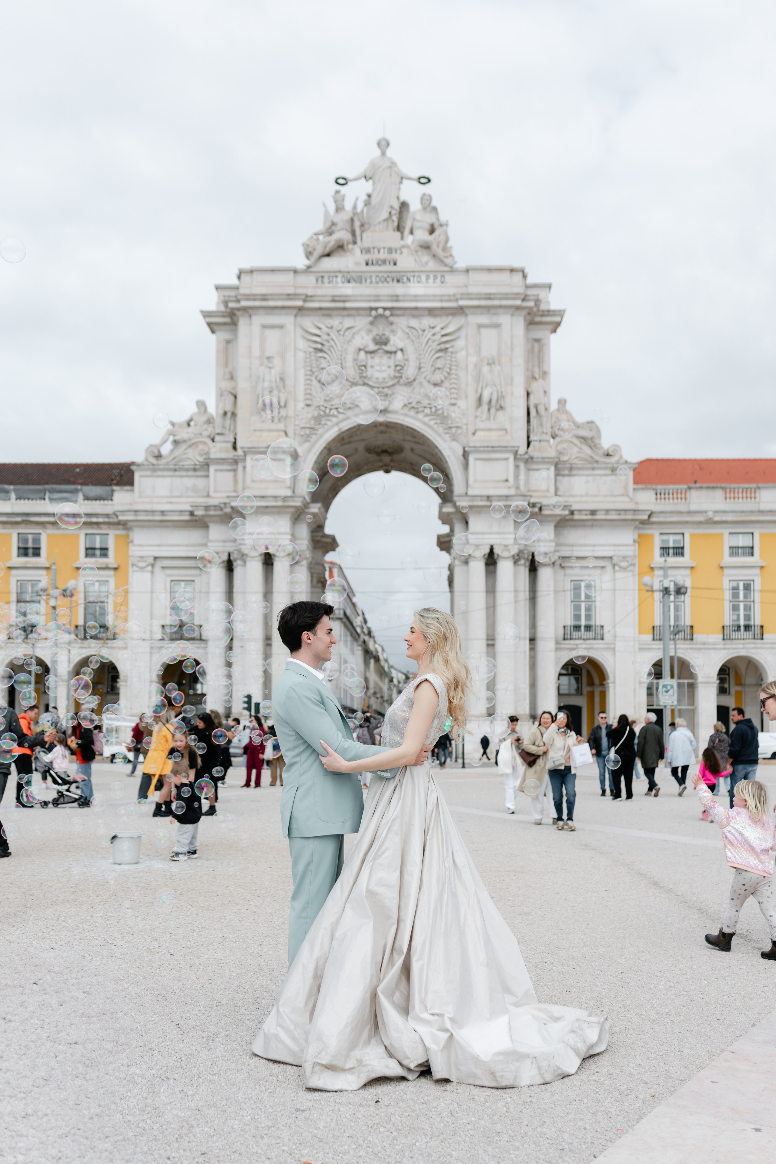 Vivien & Razvan. Main