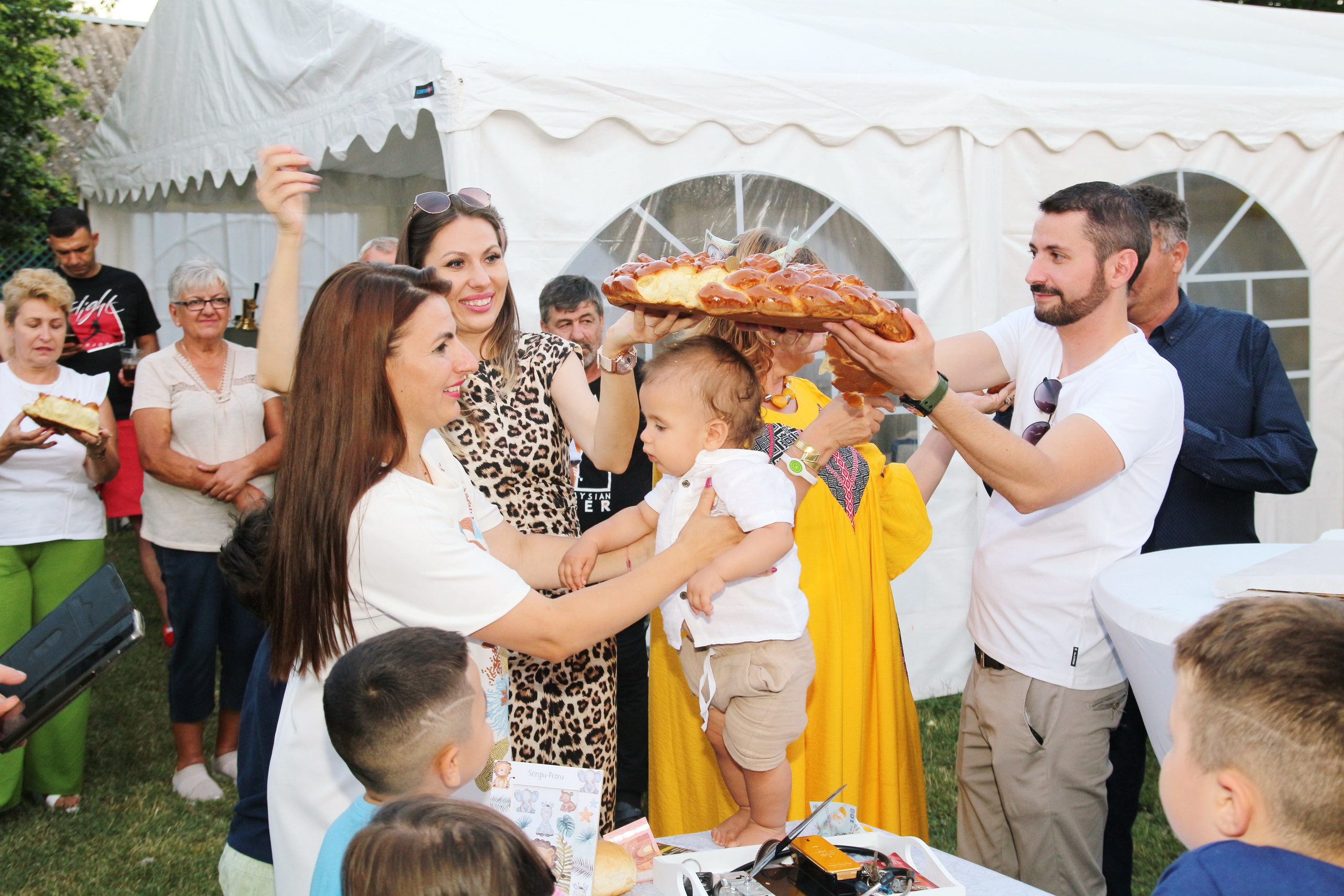 BYZO MEDIA. PETRU BYZO - family and children photographer in ROMANIA