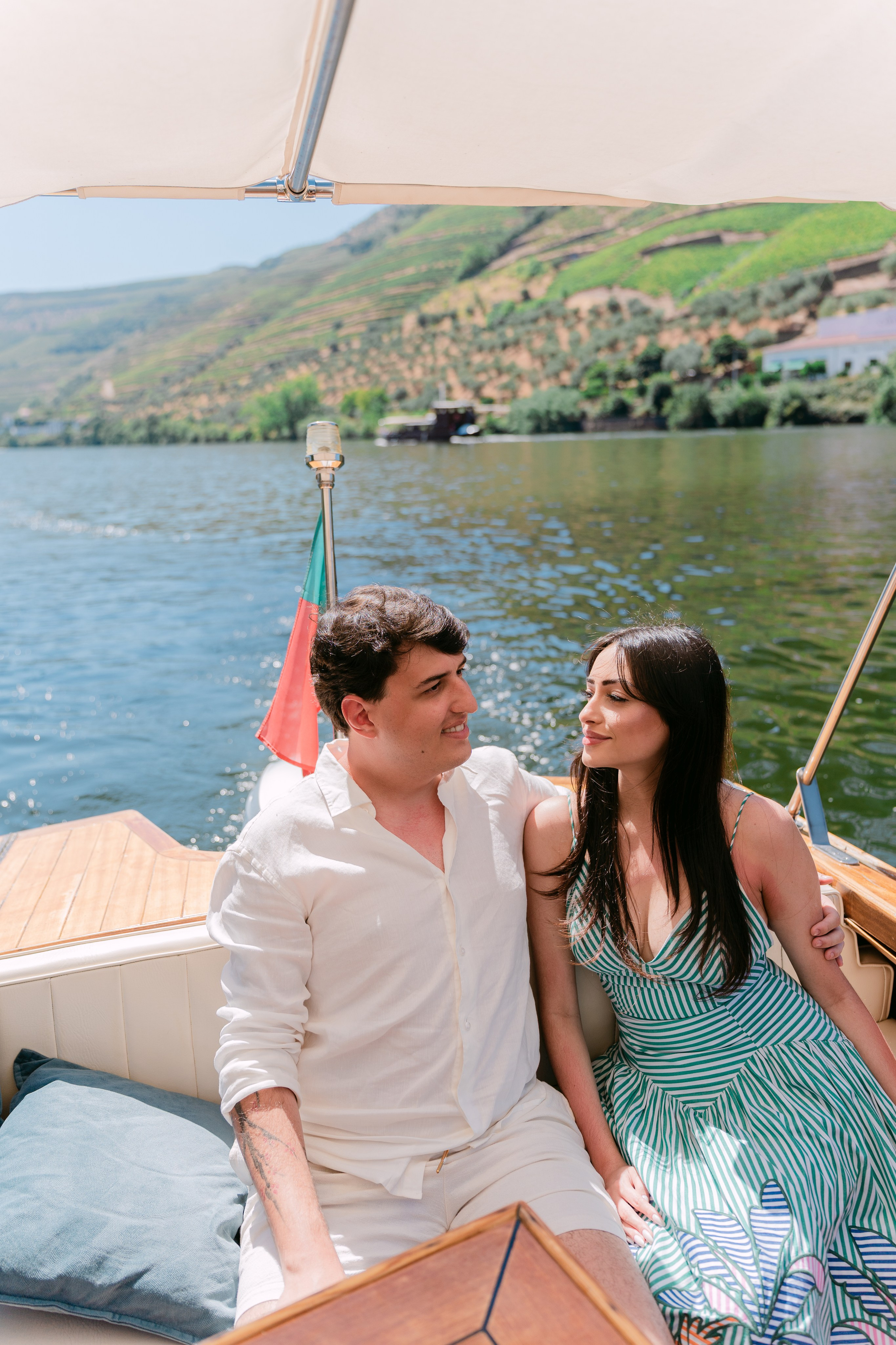 Wedding Proposal at Douro Valley — Arthur & Ana. Wedding & destination wedding photographer in Porto, Portugal — Davi Valente | Lisbon, Douro Valley, Rome, Tuscany & Lake Como
