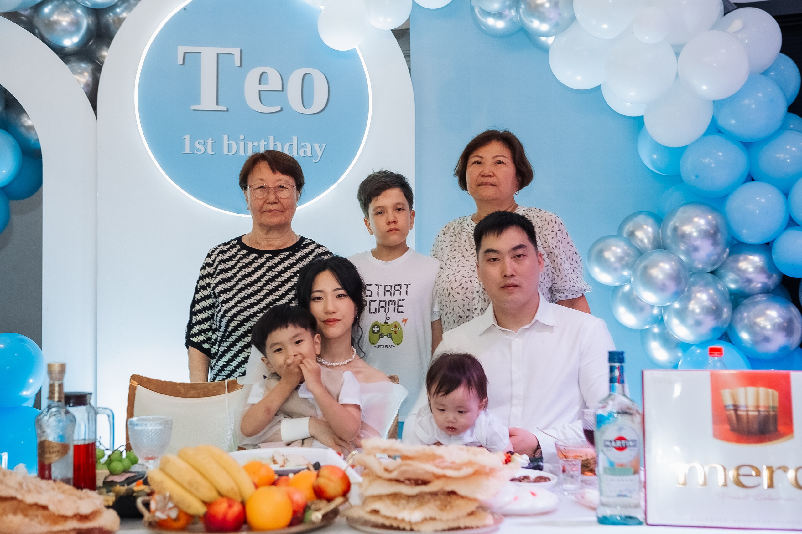 Тео дома и в ресторане. Фотограф беременности, ньюборн и годовасиков в Корее Жанна Хан