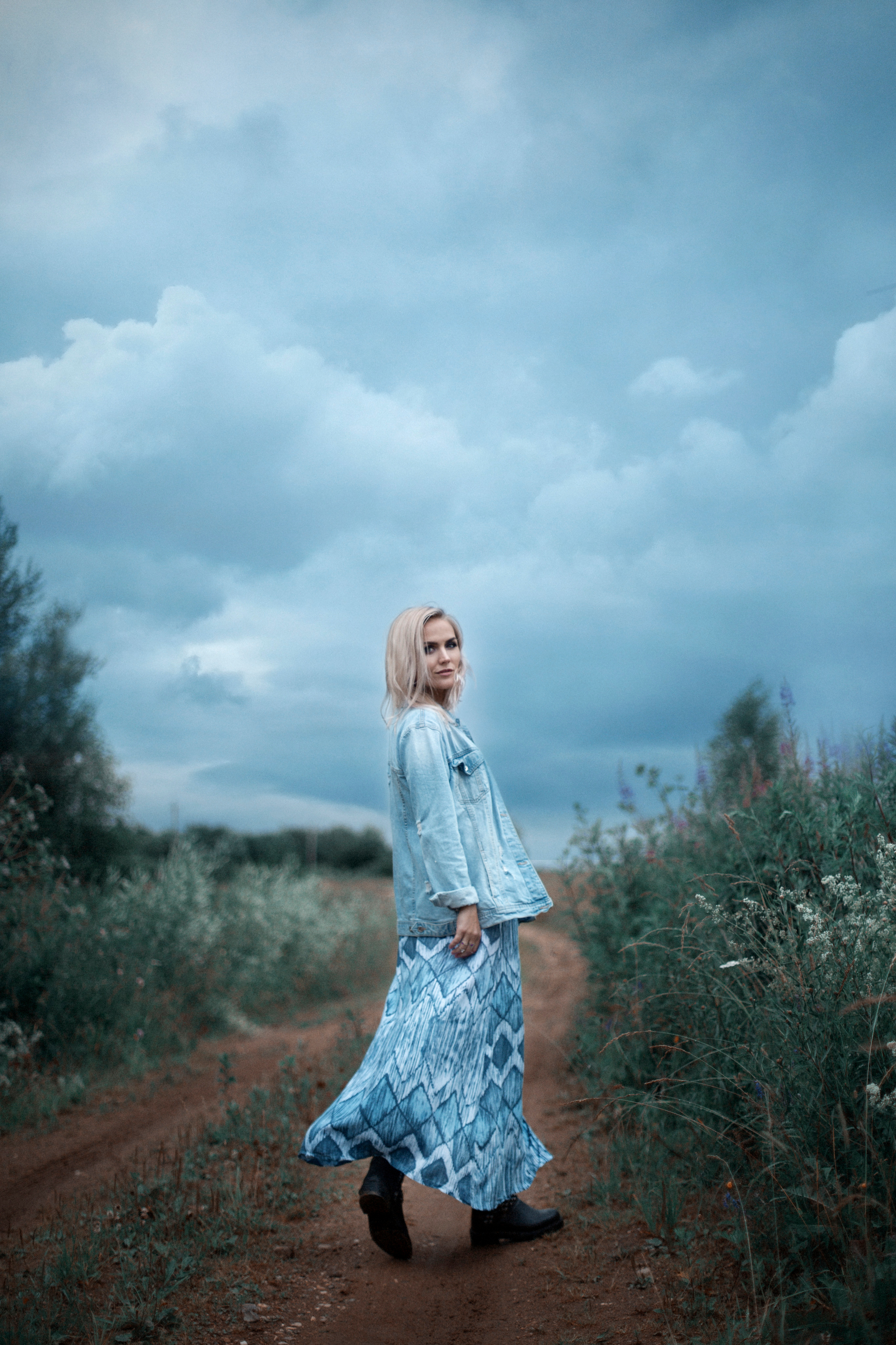 Maria — windy weather. Photographer in Belgium