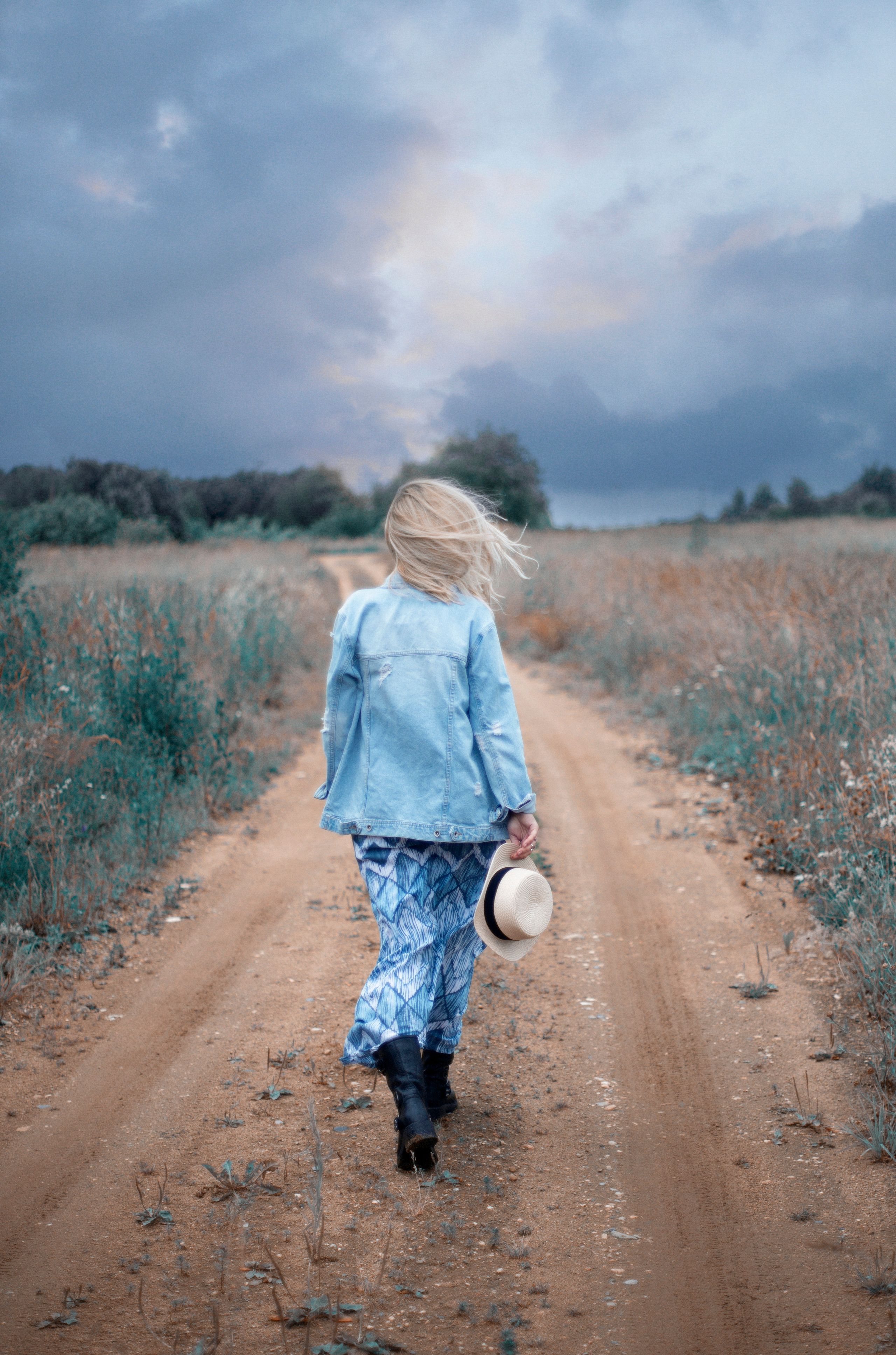 Maria — windy weather. Photographer in Belgium