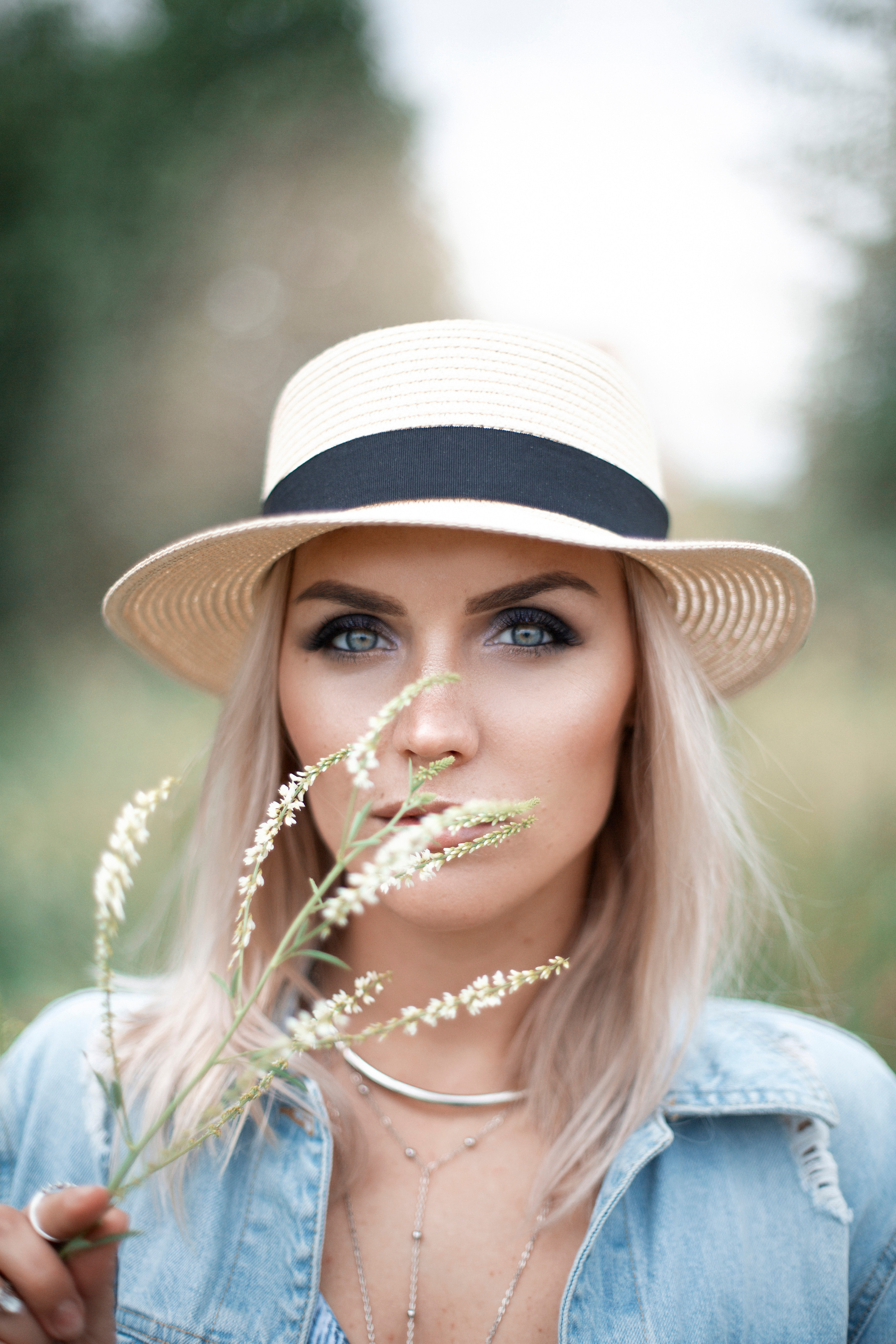 Maria — windy weather. Photographer in Belgium