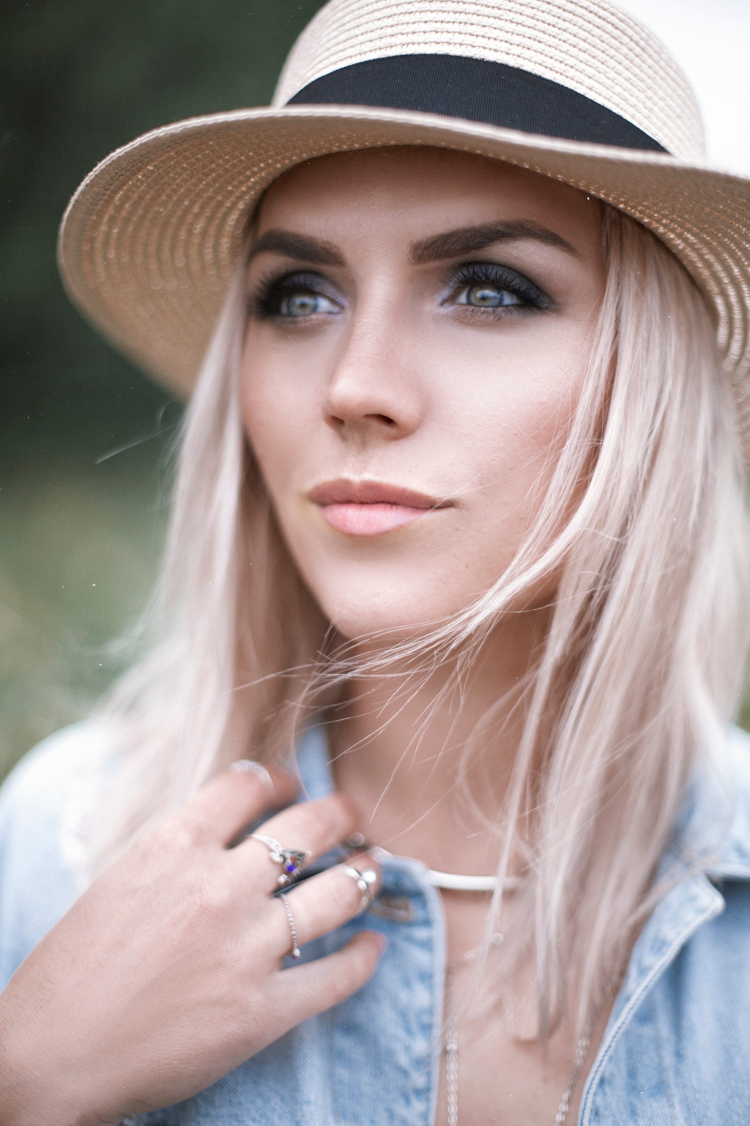 Maria — windy weather. Photographer in Belgium