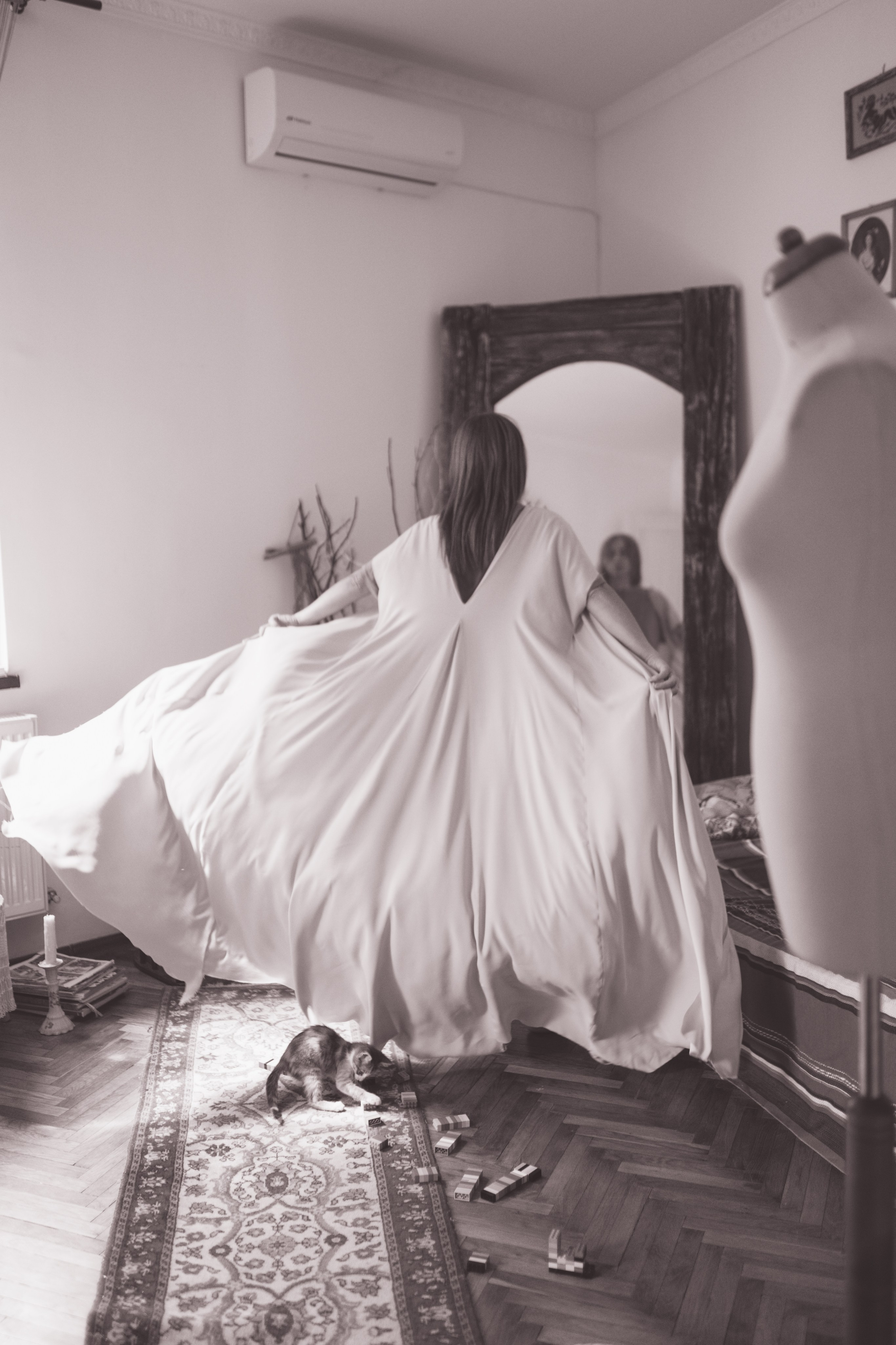 Mother Earth: Proiect de Fotografie Maternitate | Mădălina Beda. Madalina Beda- Artist vizual, fotograf, doula la nastere, consultant babywearing Brasov si in toata tara