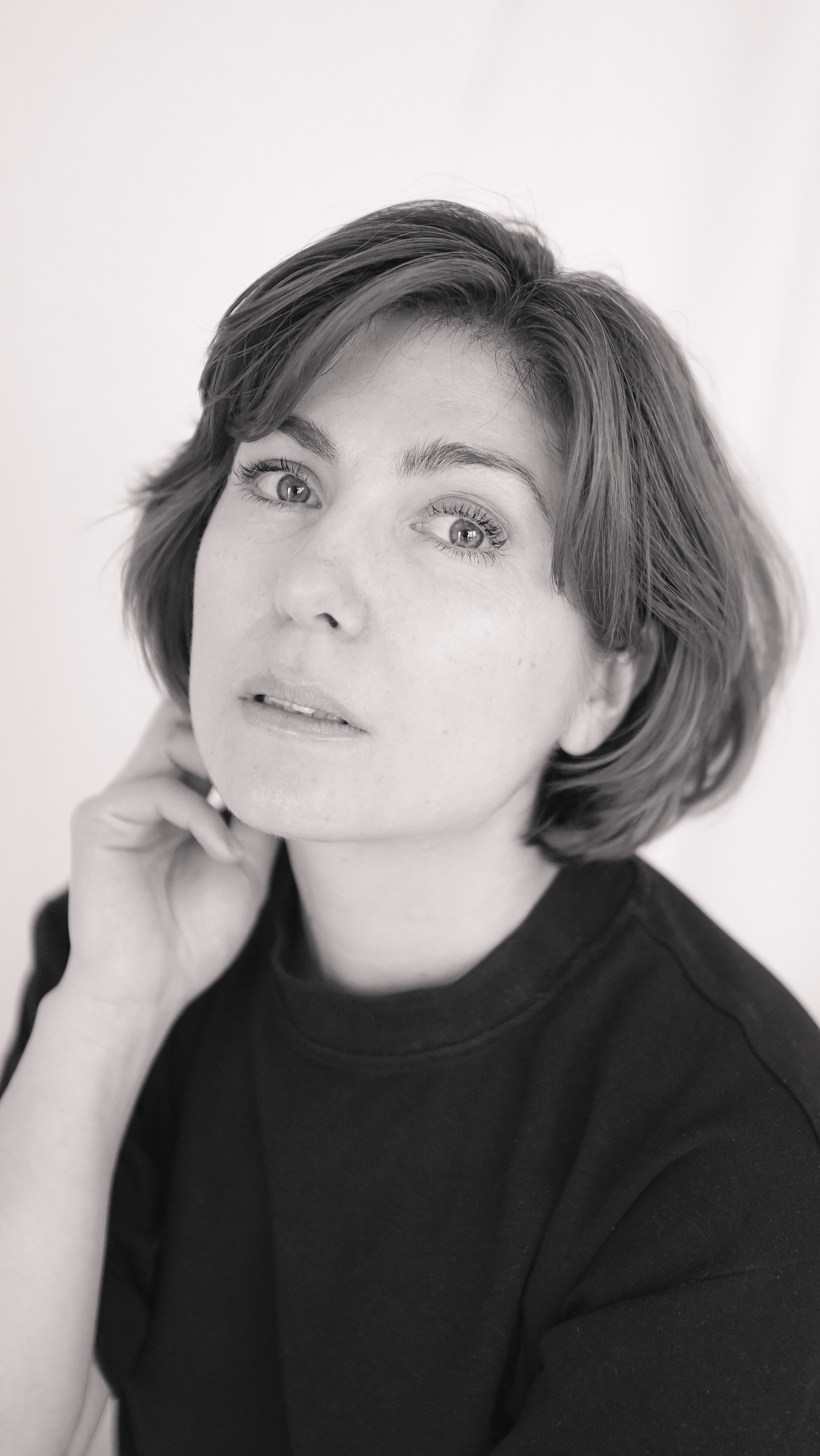 Fotografie de Portret Brașov | Artist Mădălina Beda. Madalina Beda- Artist vizual, fotograf, doula la nastere, consultant babywearing Brasov si in toata tara