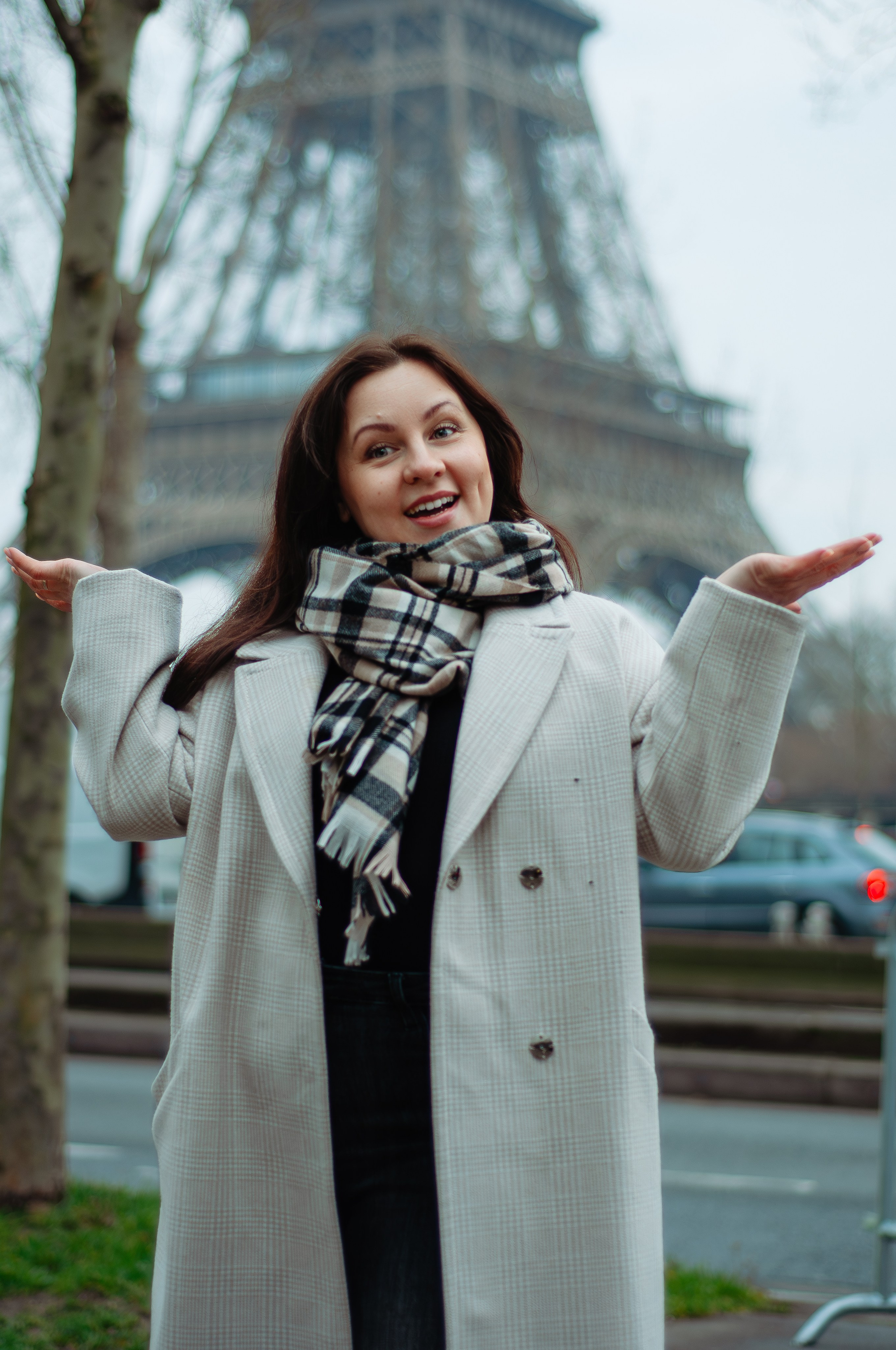 Зимняя фотосессия у Эйфелевой башни. Фотограф в Париже Полина Осипова