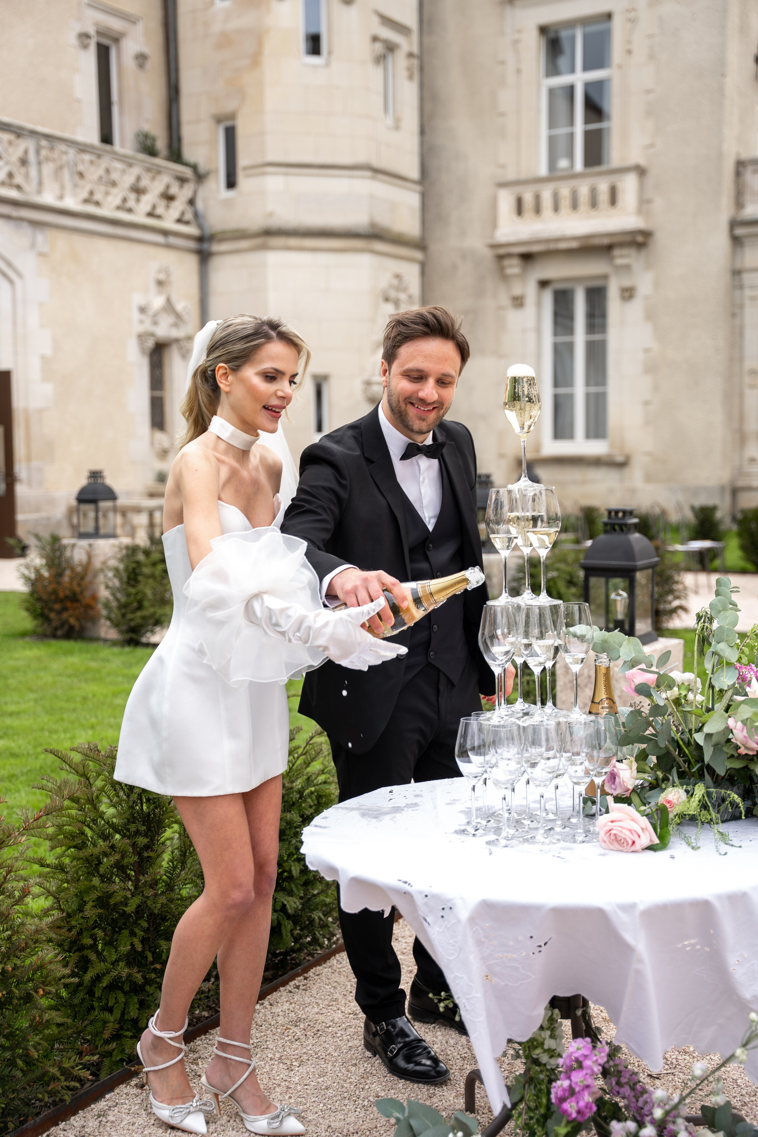Chateau elopement inspiration. Wedding photographer in Paris Oksana Shum