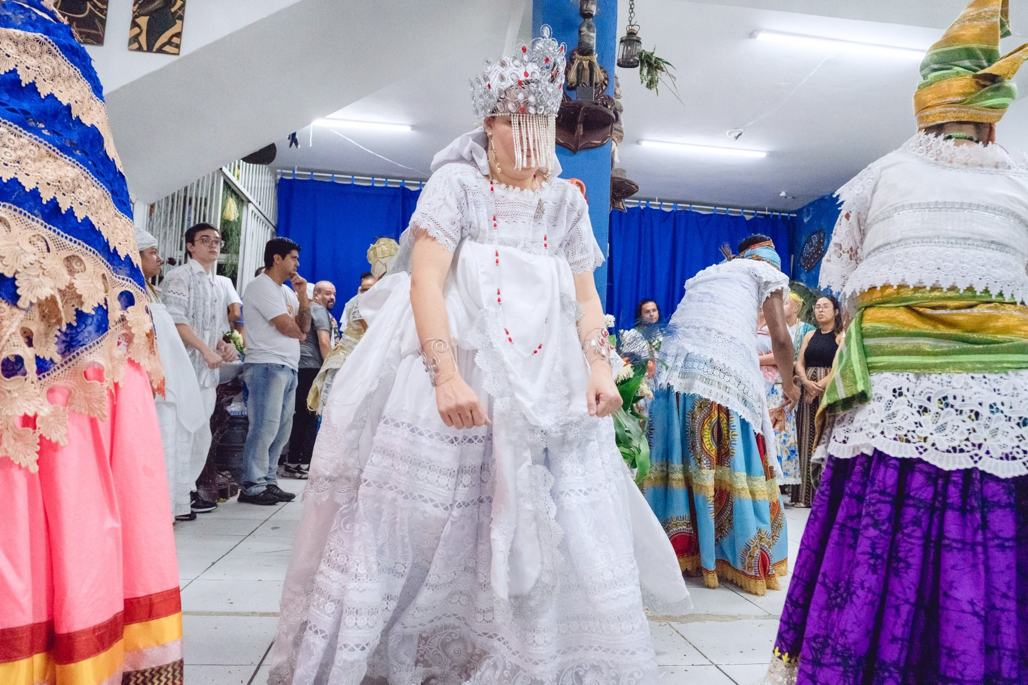 Saída Ìyá Tebeṣé Fernanda e Àjọ̀dún Ògún. Aladá Produções