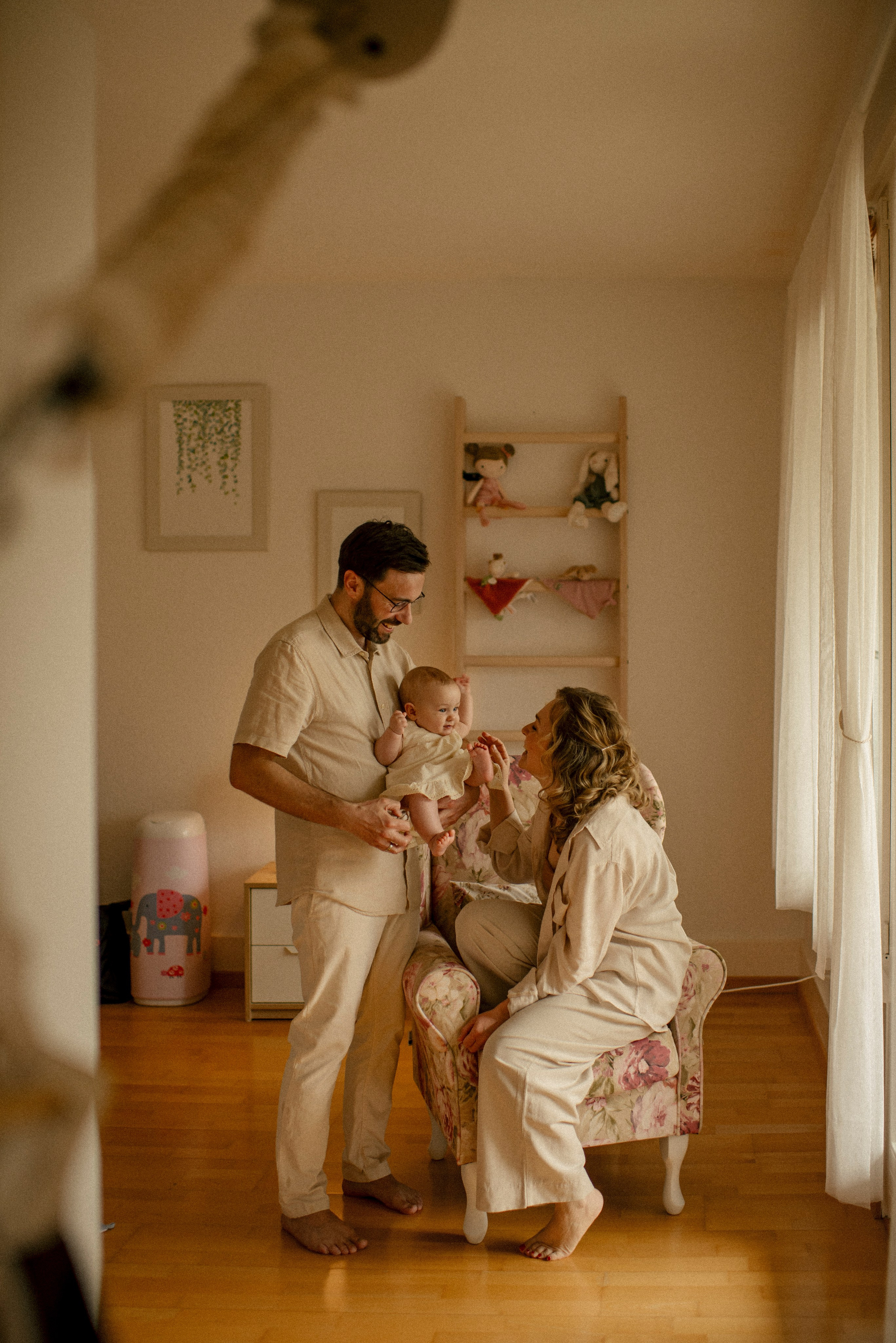 Malwina Rafael and Klara. Polina Sobol — family & documentary photographer in Bern. Outdoor & urban photo sessions for families, kids and couples