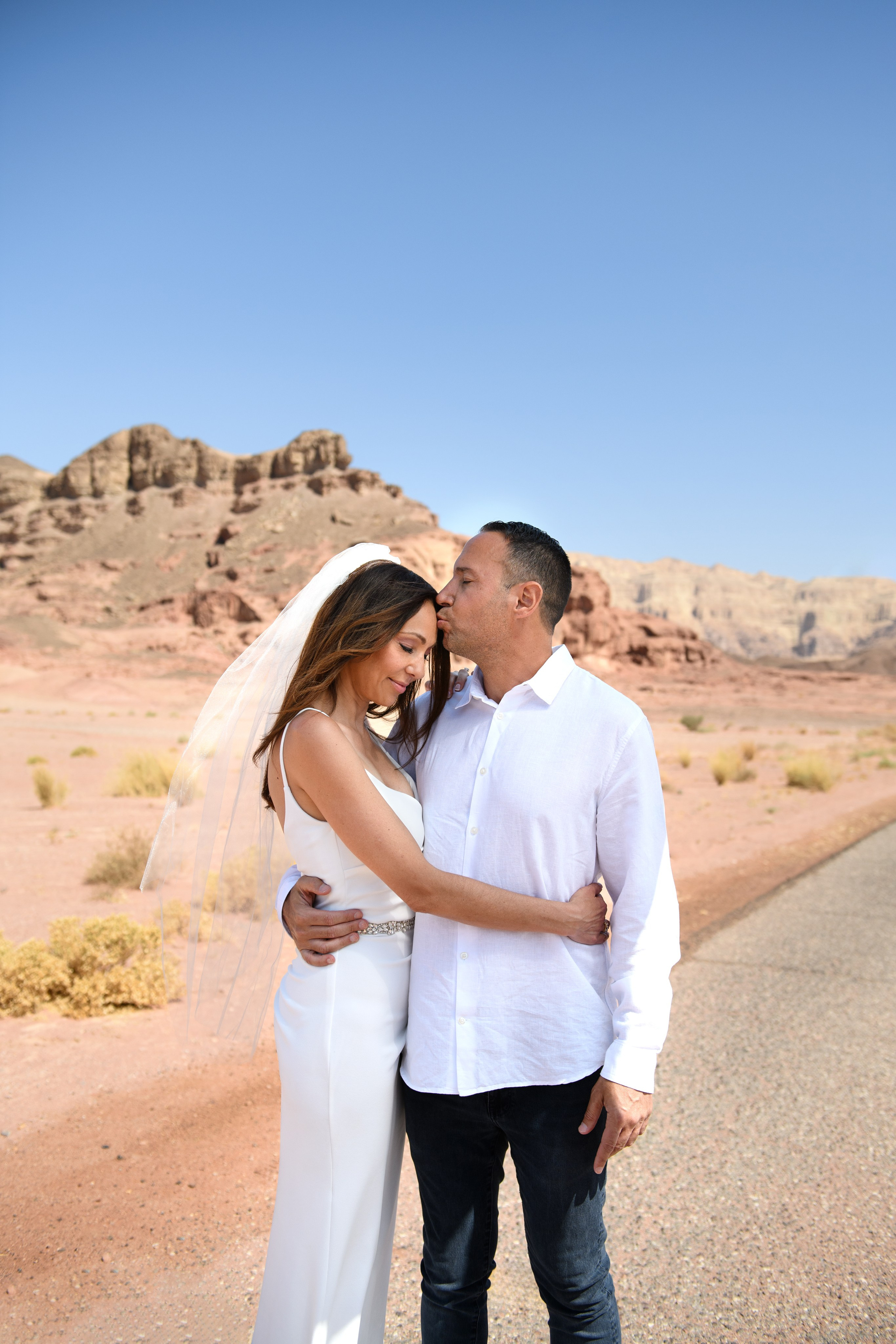 Wedding in the Timna park for Guy & Jodie. Family children pregnancy love stories photographer in Eilat Israel Olga Amchislavsky