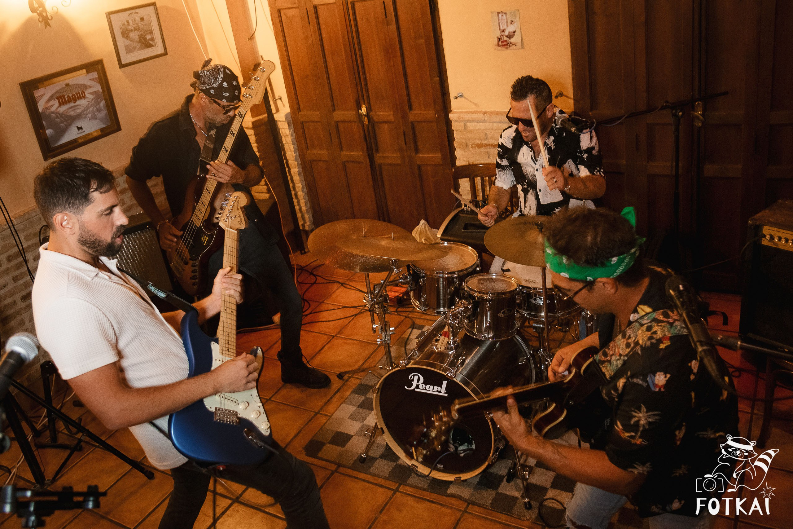 Stones of the Coast en Café Aljibe Rojales: Reportaje fotográfico 30.08.25 | FOTKAI