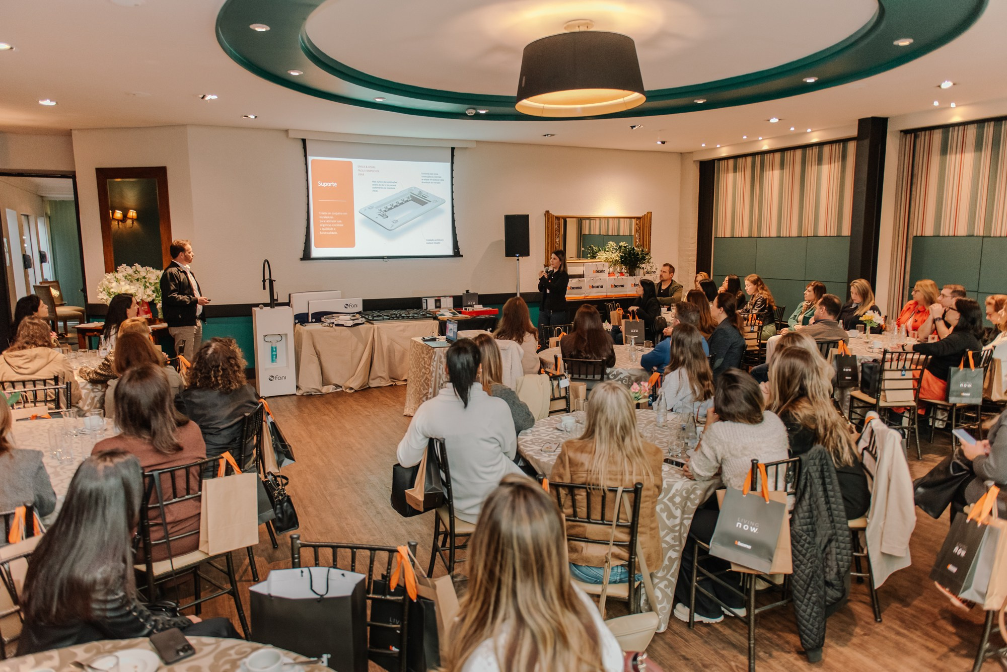 Café + Conteúdo | Casa Pinezi. 78 Imagens