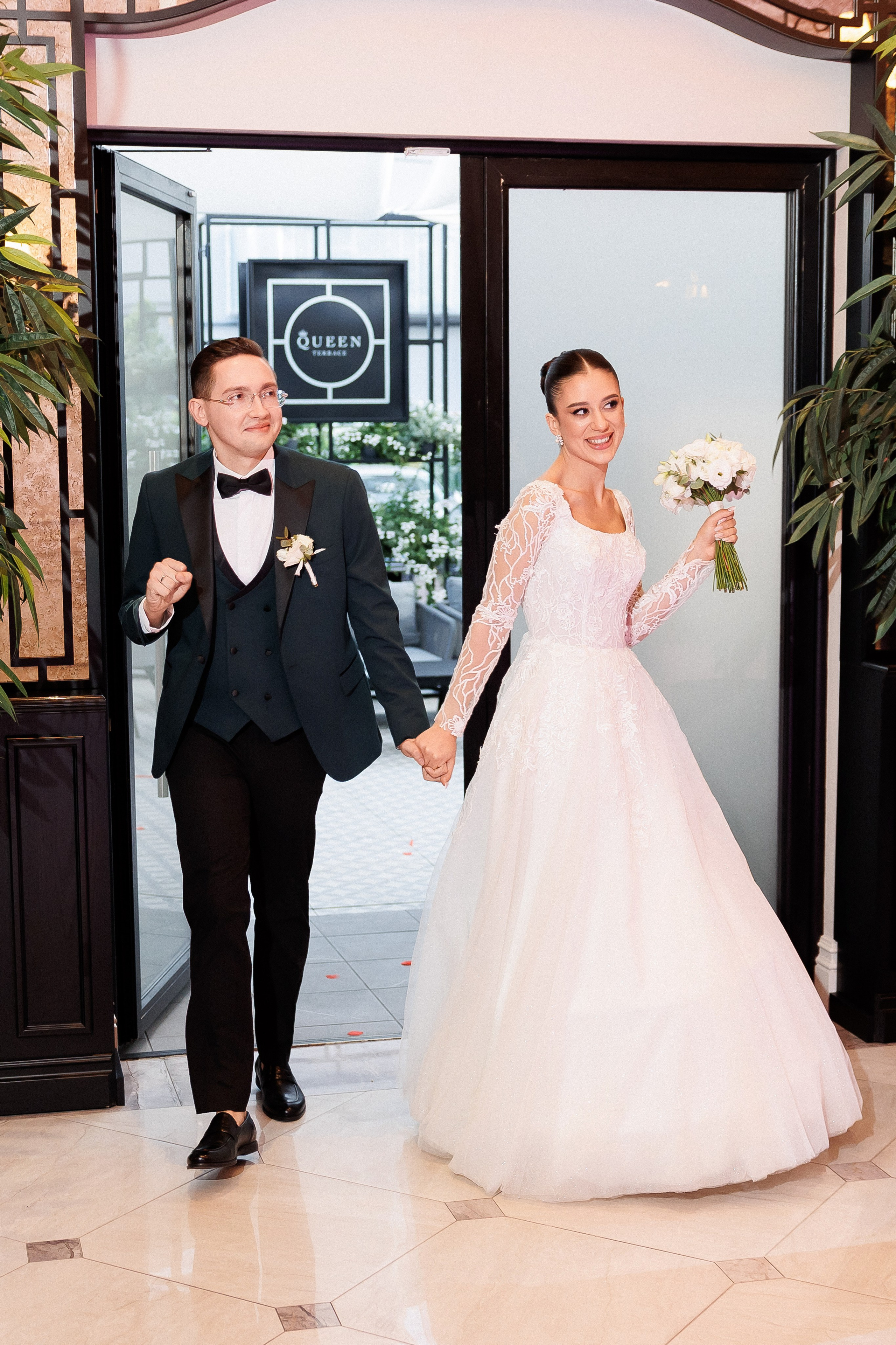 Serghei & Erica — Queen Residence. Servicii Foto și Video 067188353