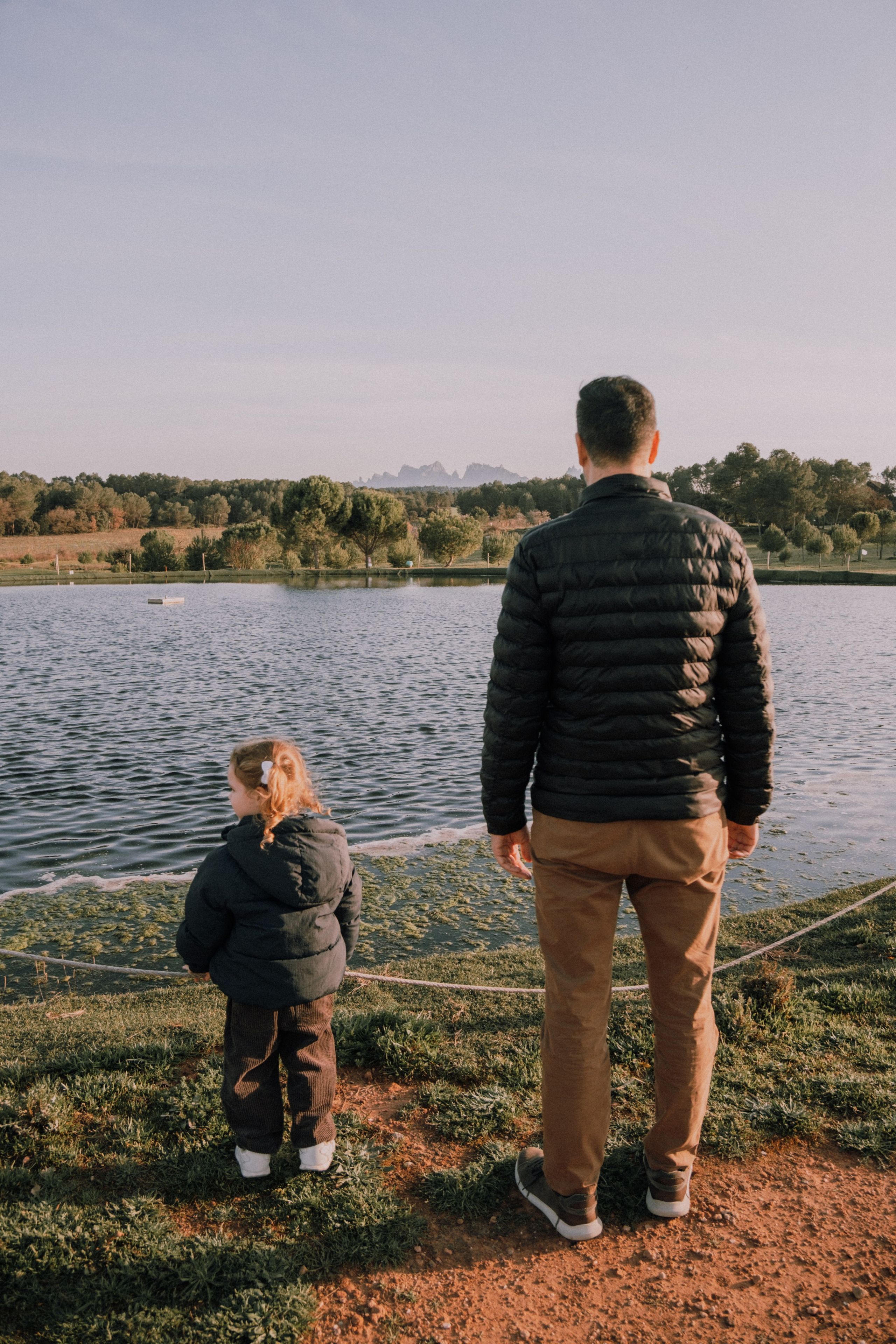 Sesión familiar en el bosque. Fotografía profesional en Calafell - Elena Medvedeva