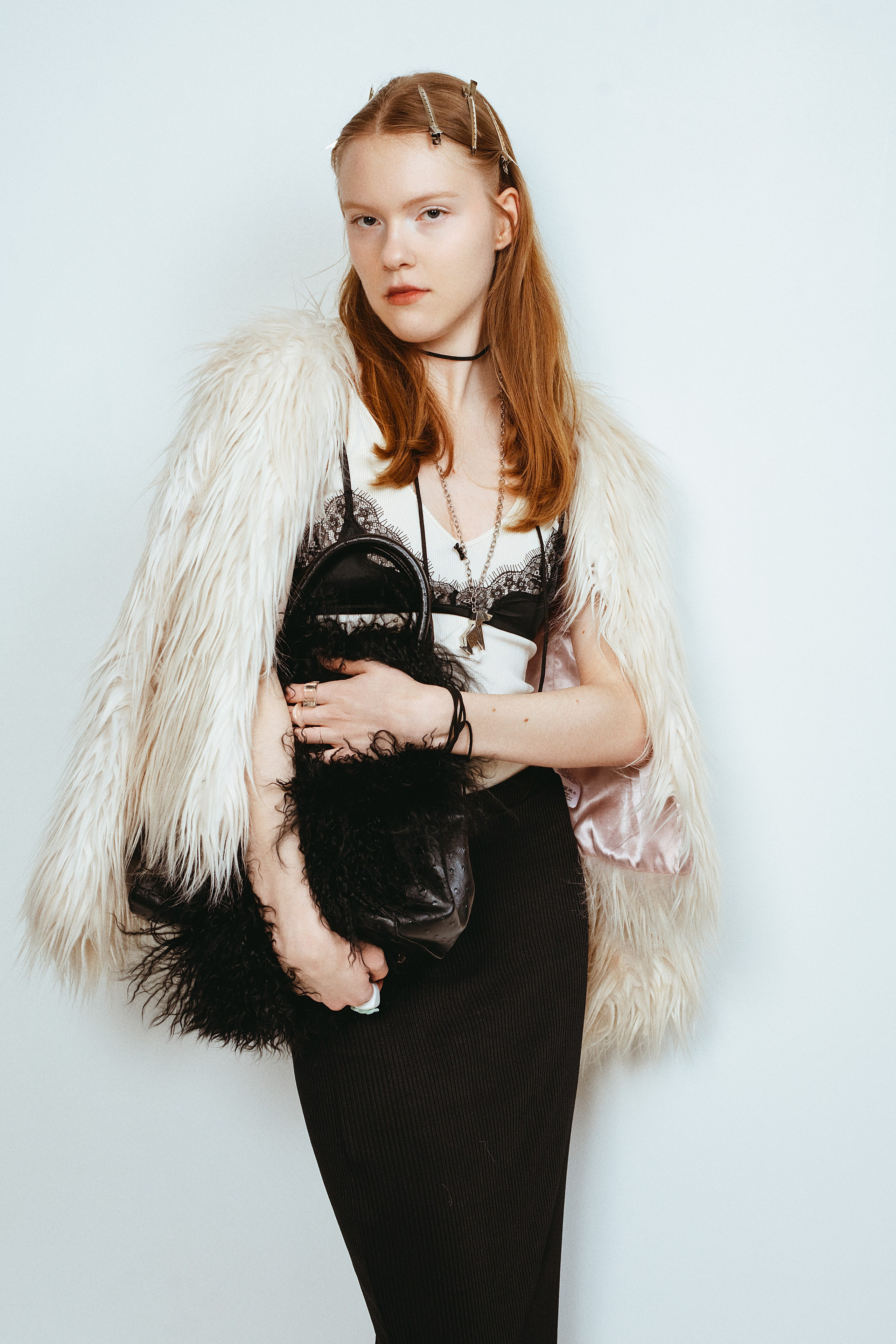 Mallikansiokuvaus. Valokuvaaja Lahti, Helsinki Elena Salonen