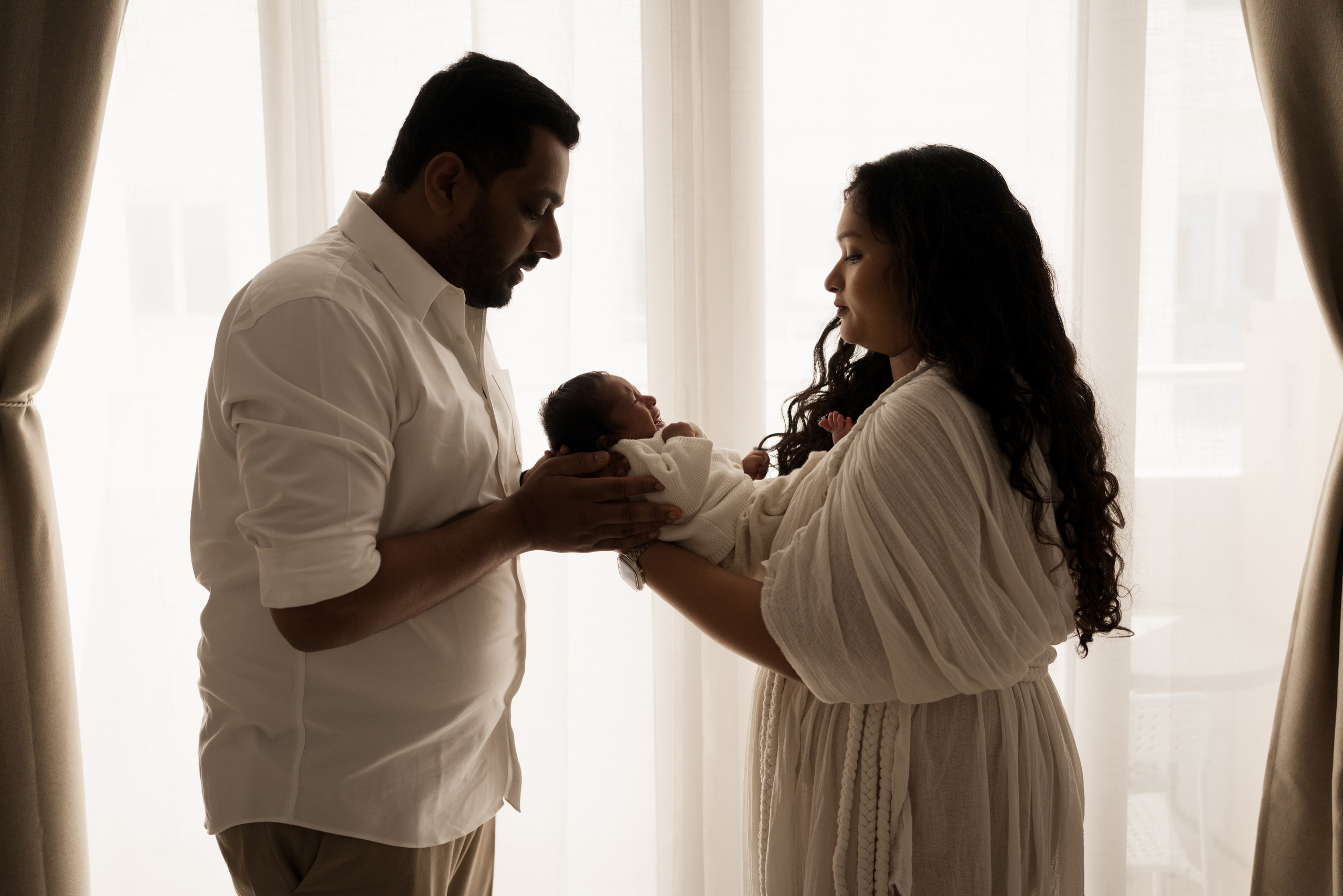 First moments of love. Angela Iakovleva — Family Photographer in Dubai
