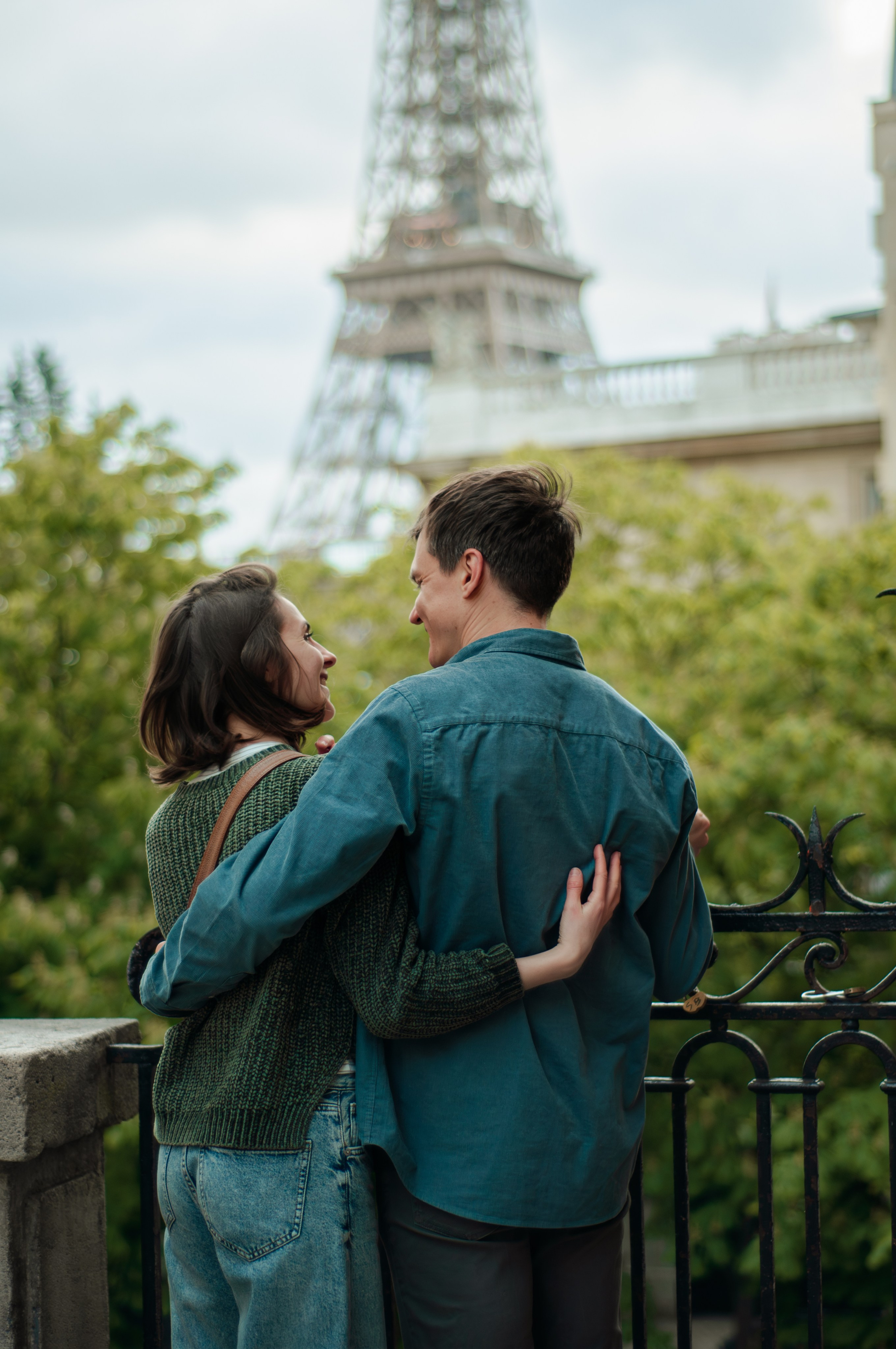 Family photoshoot at the Trocadero. Paris photographer — Polina Osipova
