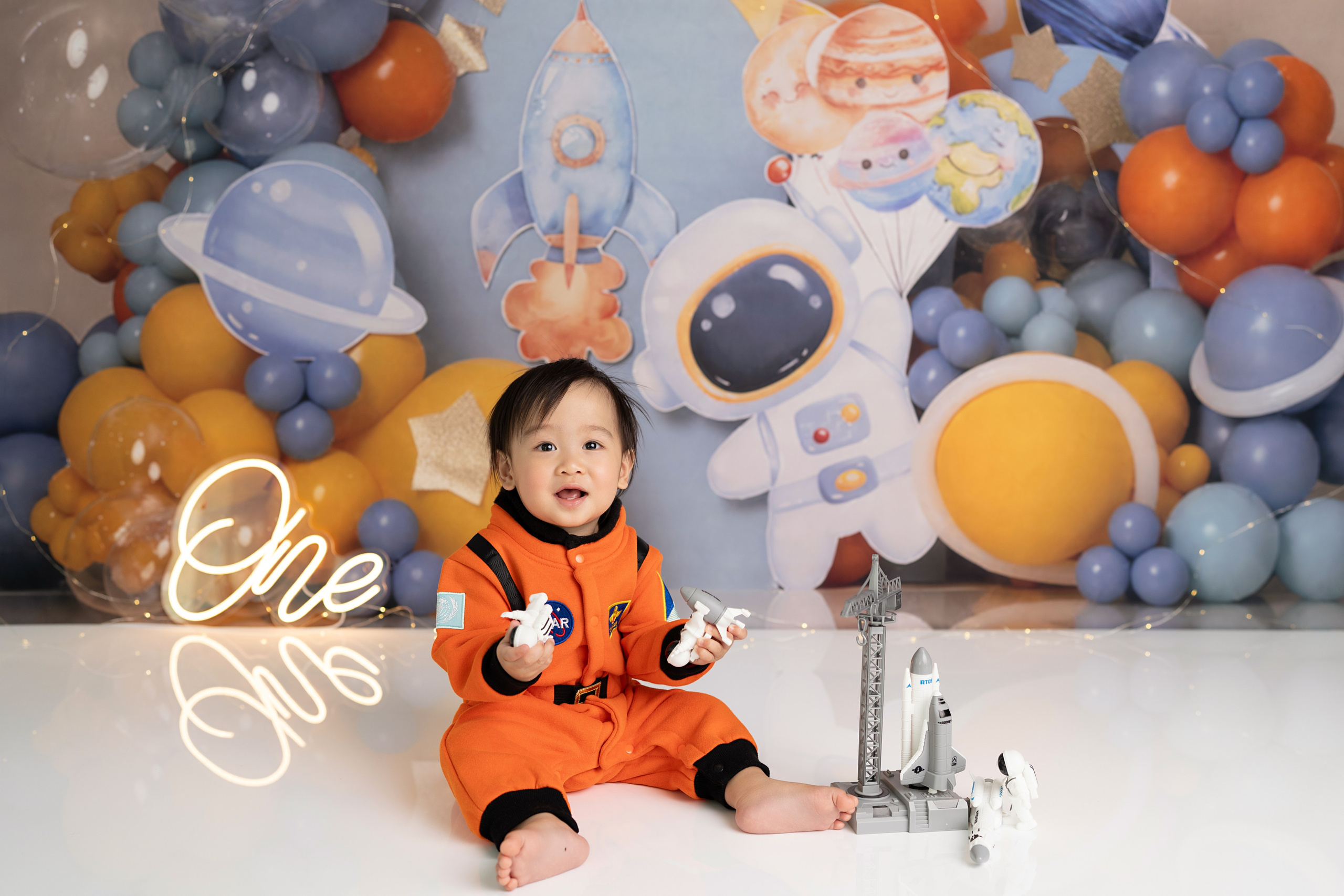 CAKE SMASH PHOTOGRAPHY. Newborn, Sitter and Cake Smash Photographer in Doha, Qatar