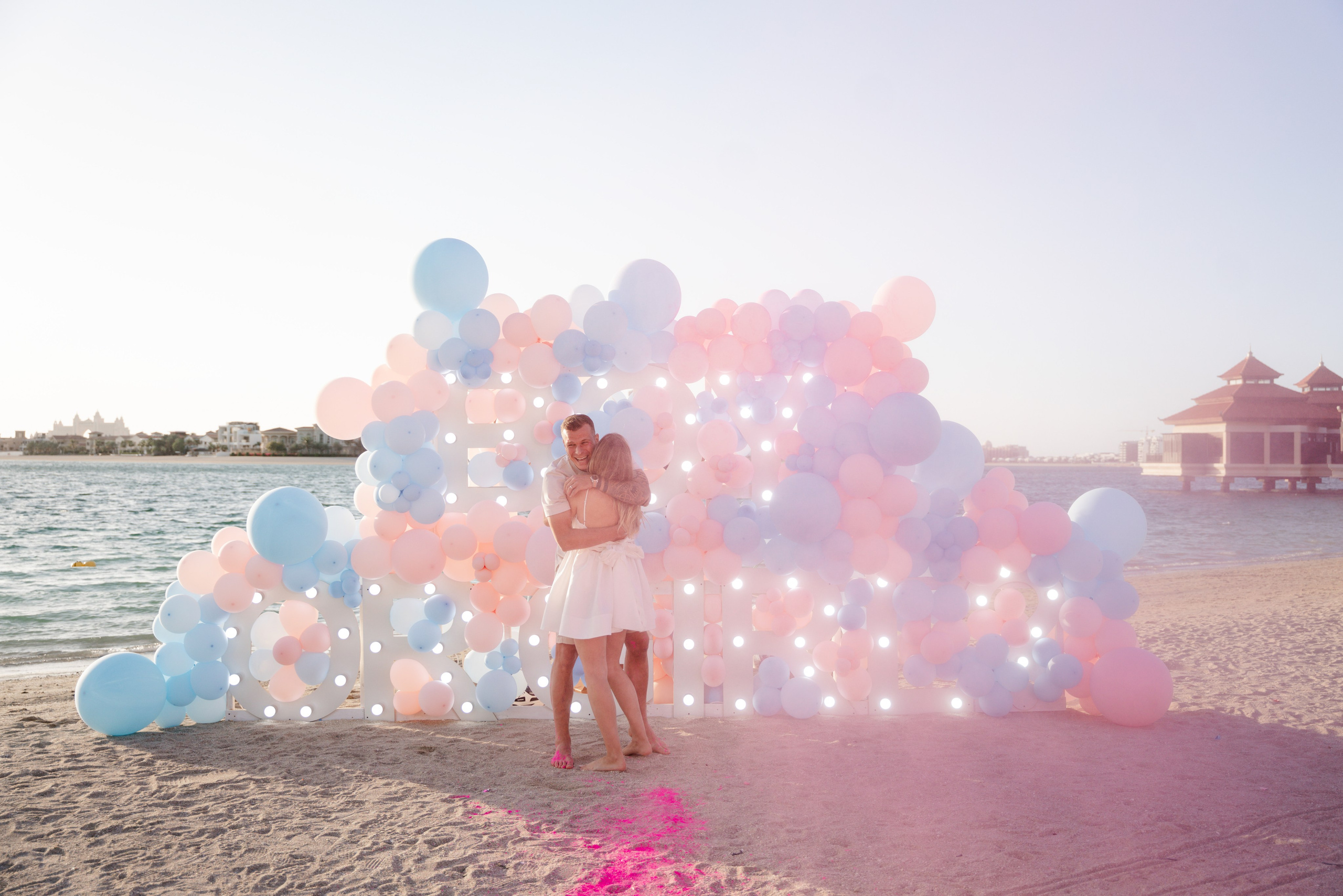 Creative gender reveal party. Angela Iakovleva — Family Photographer in Dubai