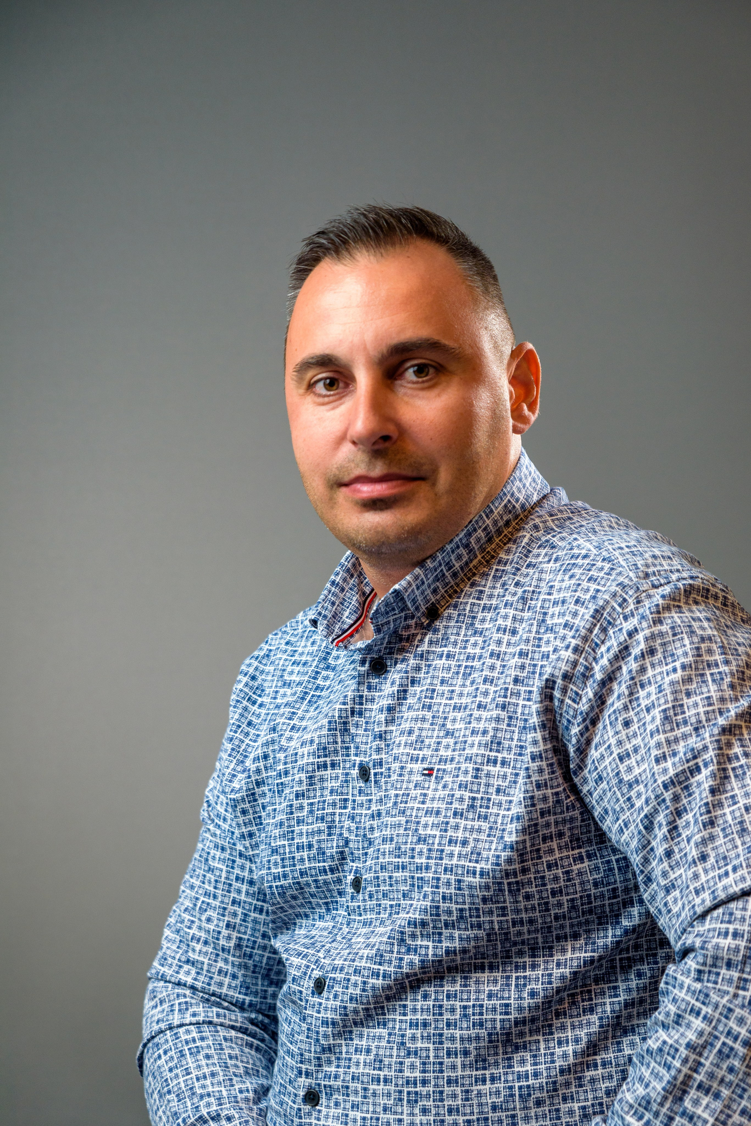 Fotograf corporate, sedinta foto business, pret fotograf corporate, Servicii Profesionale pentru Evenimente de Business, Portrete business, fotografii pentru evenimente organizate de companii, fotografie de produs, Poze business bucuresti, Fotografii profesionale bucuresti, Fotografii portret profesionale, fotograf corporate Bucuresti, Fotografie E-commerce, pret fotograf corporate, fotografie corporate pentru profil web sau reviste, produse comerciale, fotograf hala de productie, evenimentele companiei, fotografii de portret angajati, fotografii echipa, fotografii site, fotografie comerciala.