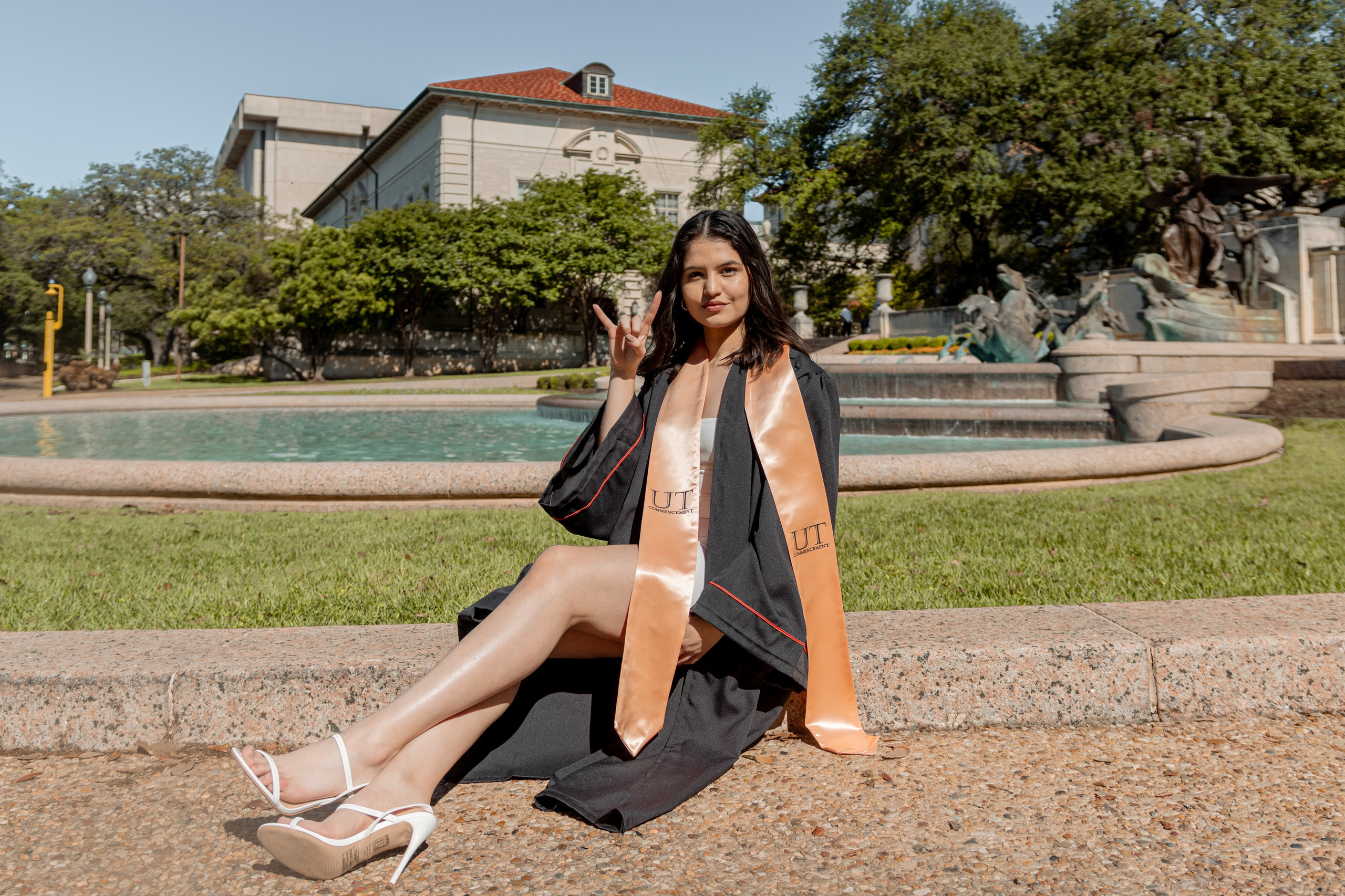Noelia’s senior photoshoot at the University of Texas