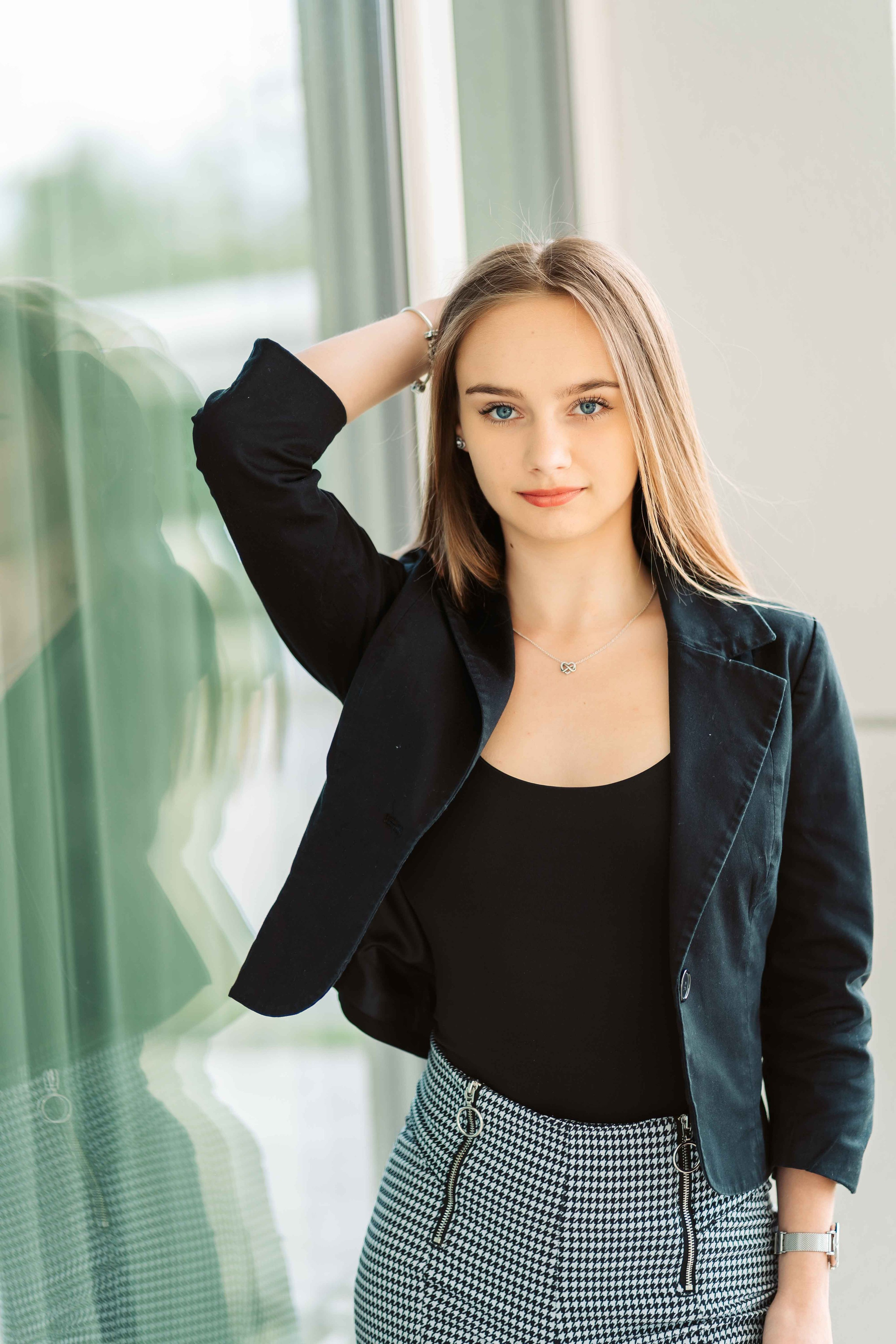 12F — Pedagogic. Contrast Studio