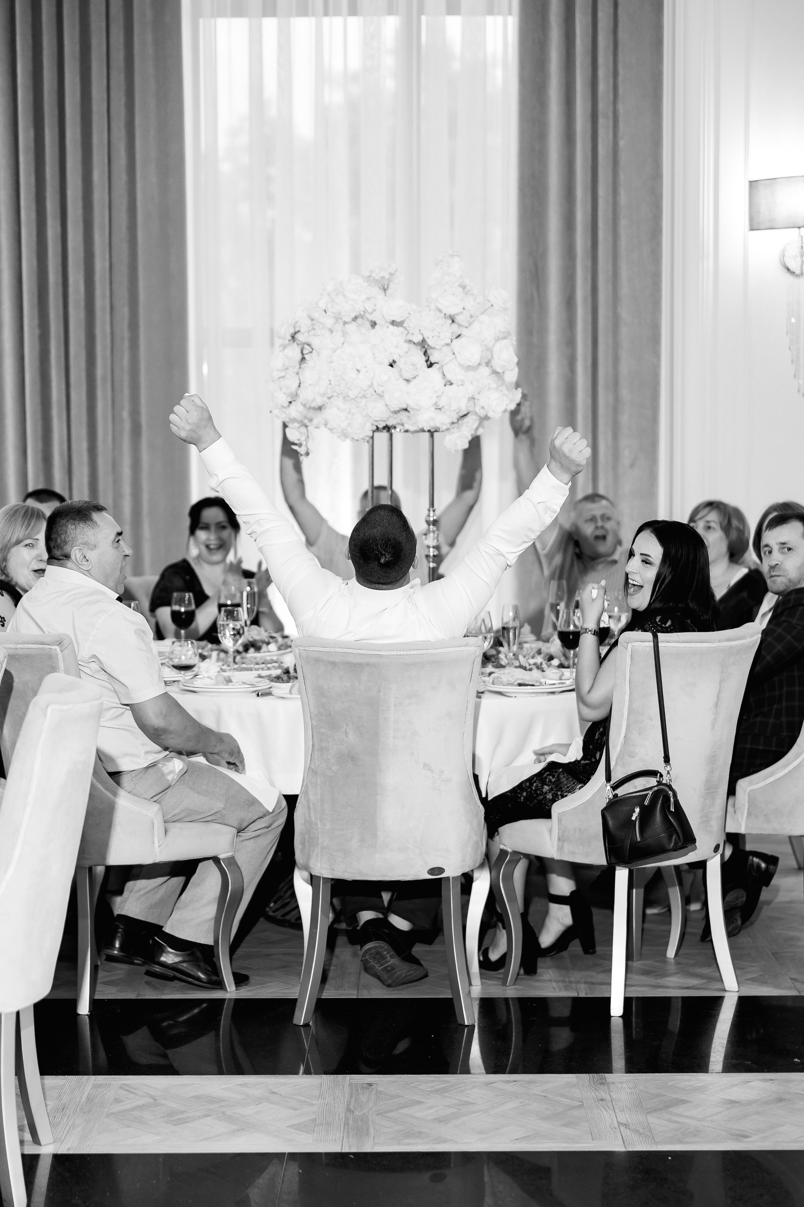 Eugen & Livia — Grand Elysee — Wedding Day. Servicii Foto și Video 067188353