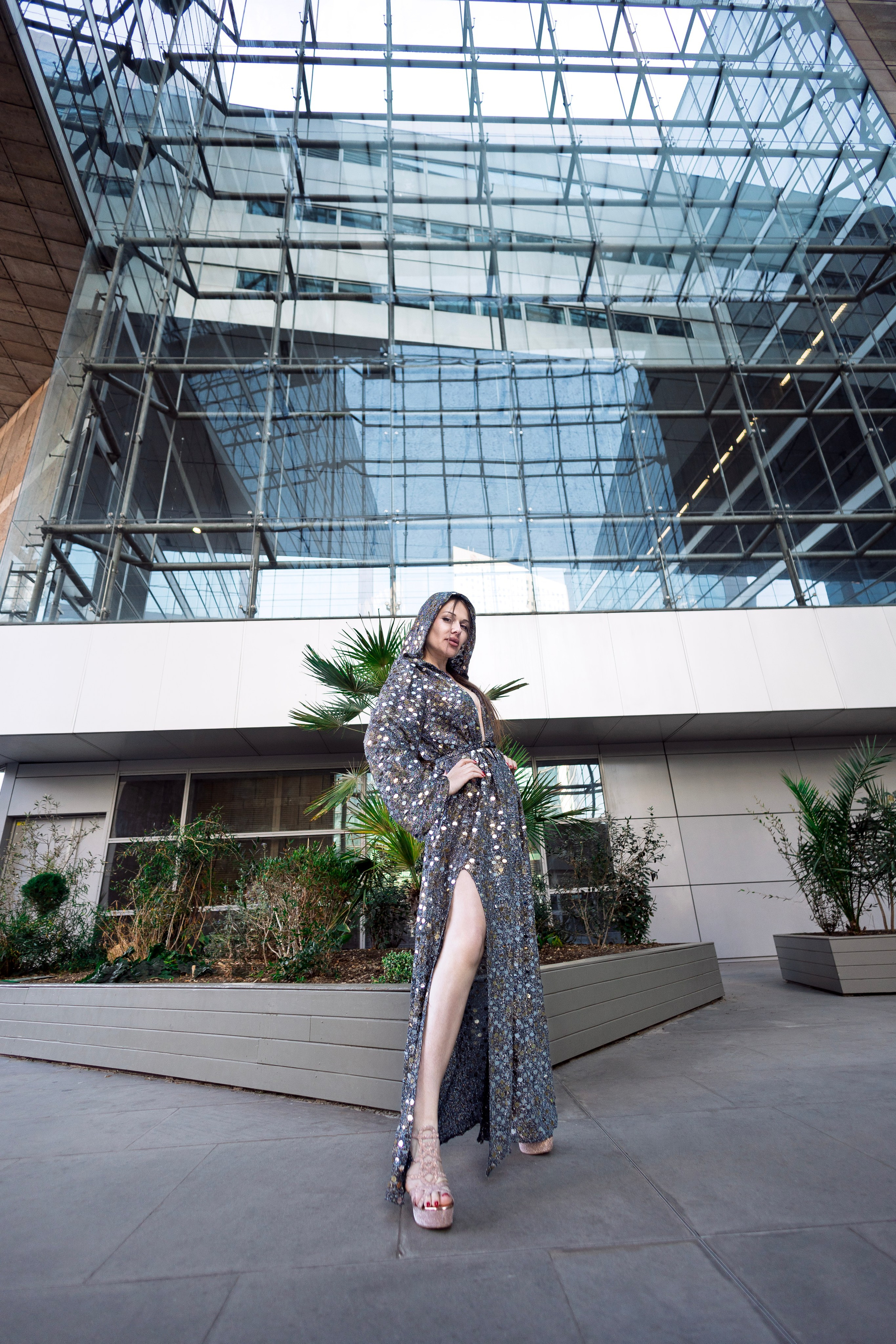 Shooting La Defence cu Lenuta. Wedding, event and family photographer in Paris, Emilian Olaru