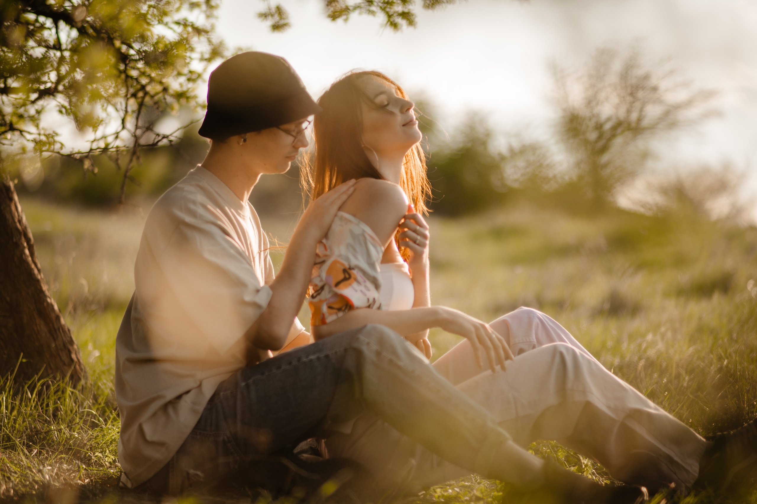 Sedinta foto la apus de primavara, copaci infloriti primavara. Proud Vision Weddings | Wedding Photography & Film — Servicii profesionale Foto Video Nunta Iasi