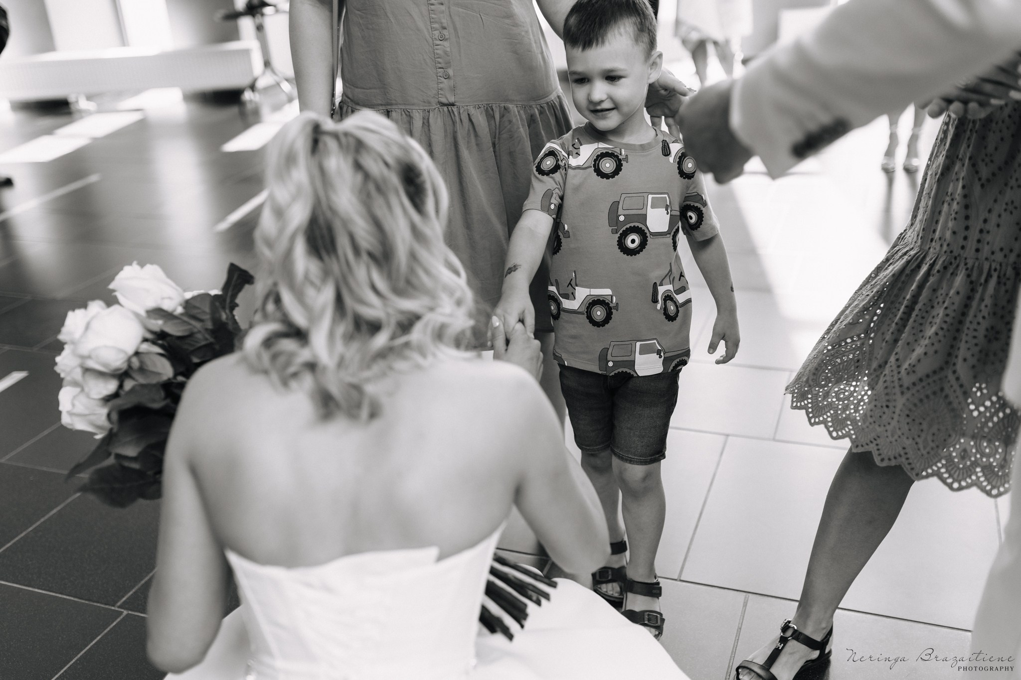 Vestuvinė fotosesija Kaune, Vienybės aikštėje, prie Lietuvos banko