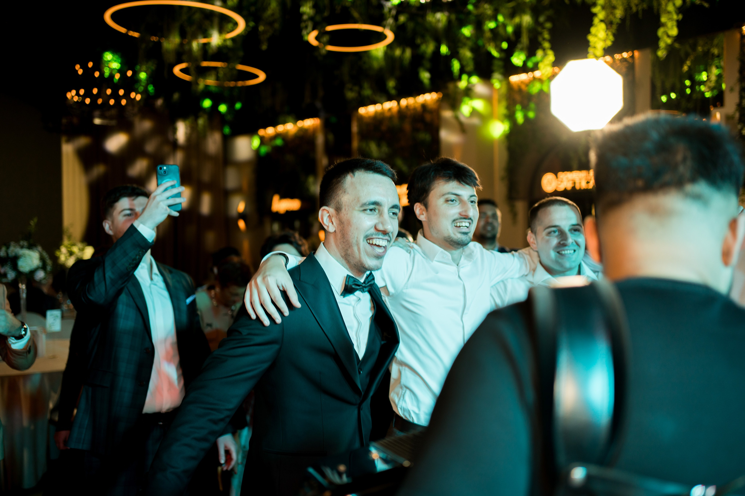 PARTY. Gabriel Florea — Fotograf nuntă București