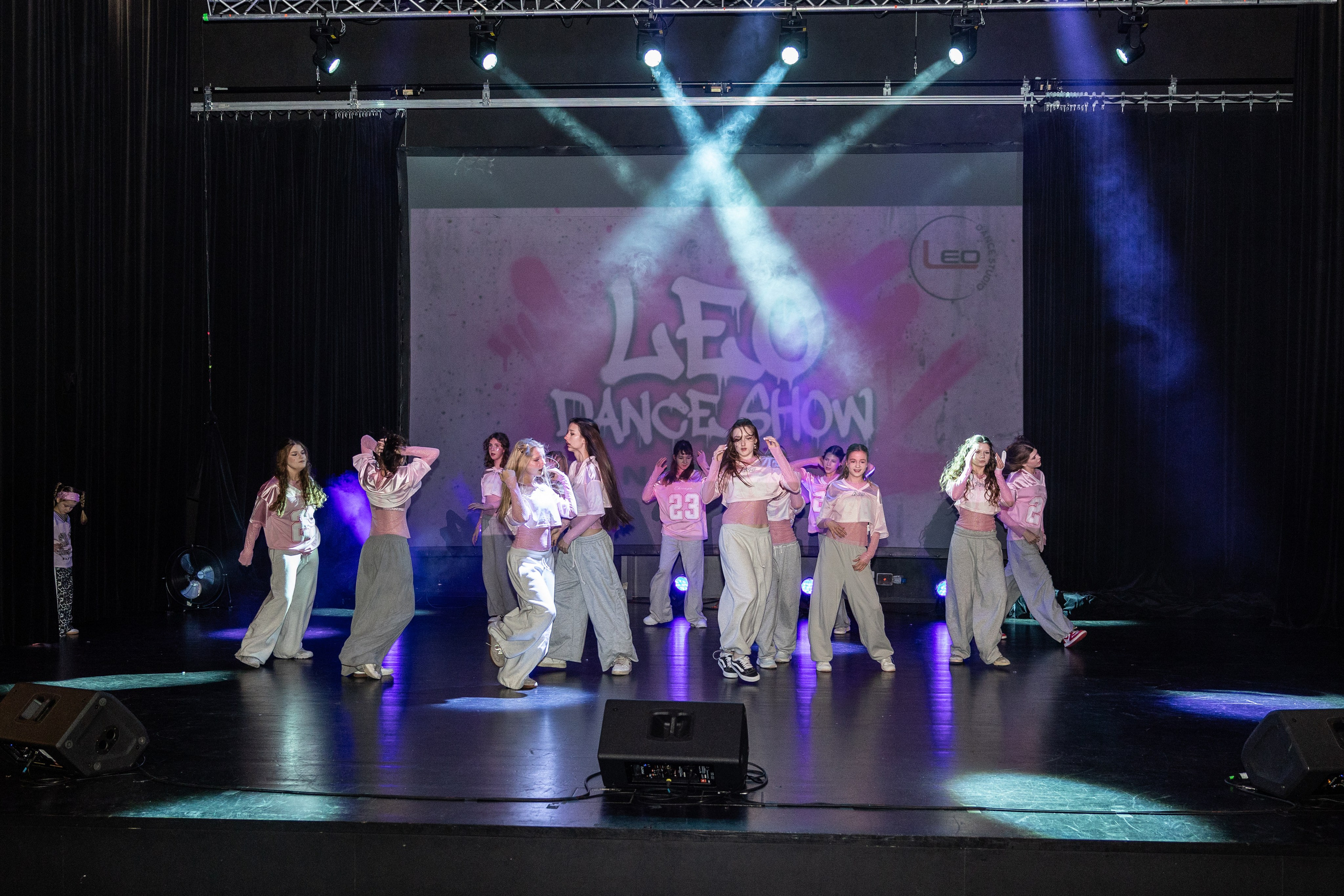 LEO DANCE SHOW WINTER 2025. Семейный и детский фотограф в Варшаве Мила Бобровская