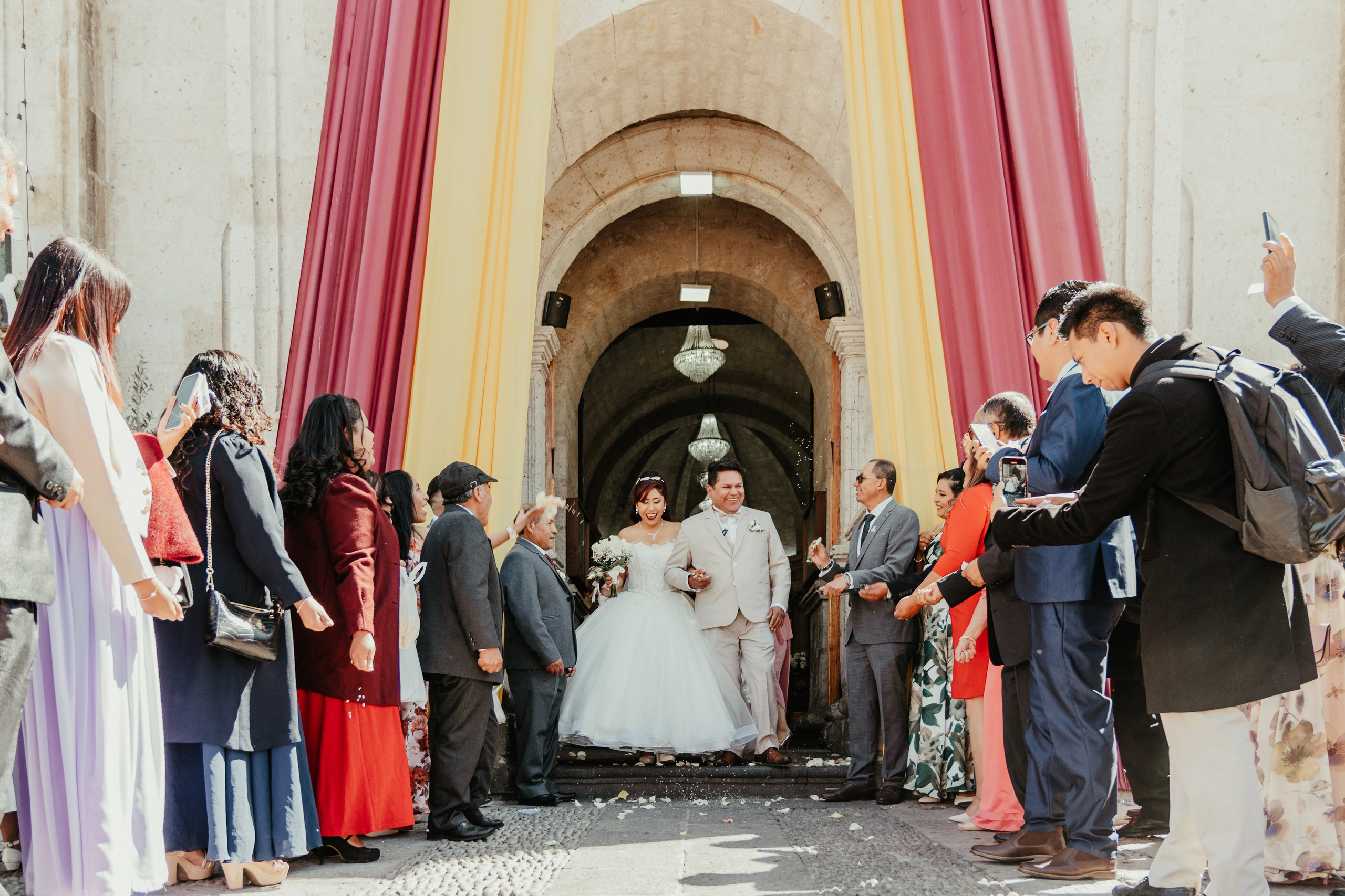 VANESSA + FRANKLIN BODA RELIGIOSA. Studio KVTA | Fotografía y Video de Bodas en Arequipa