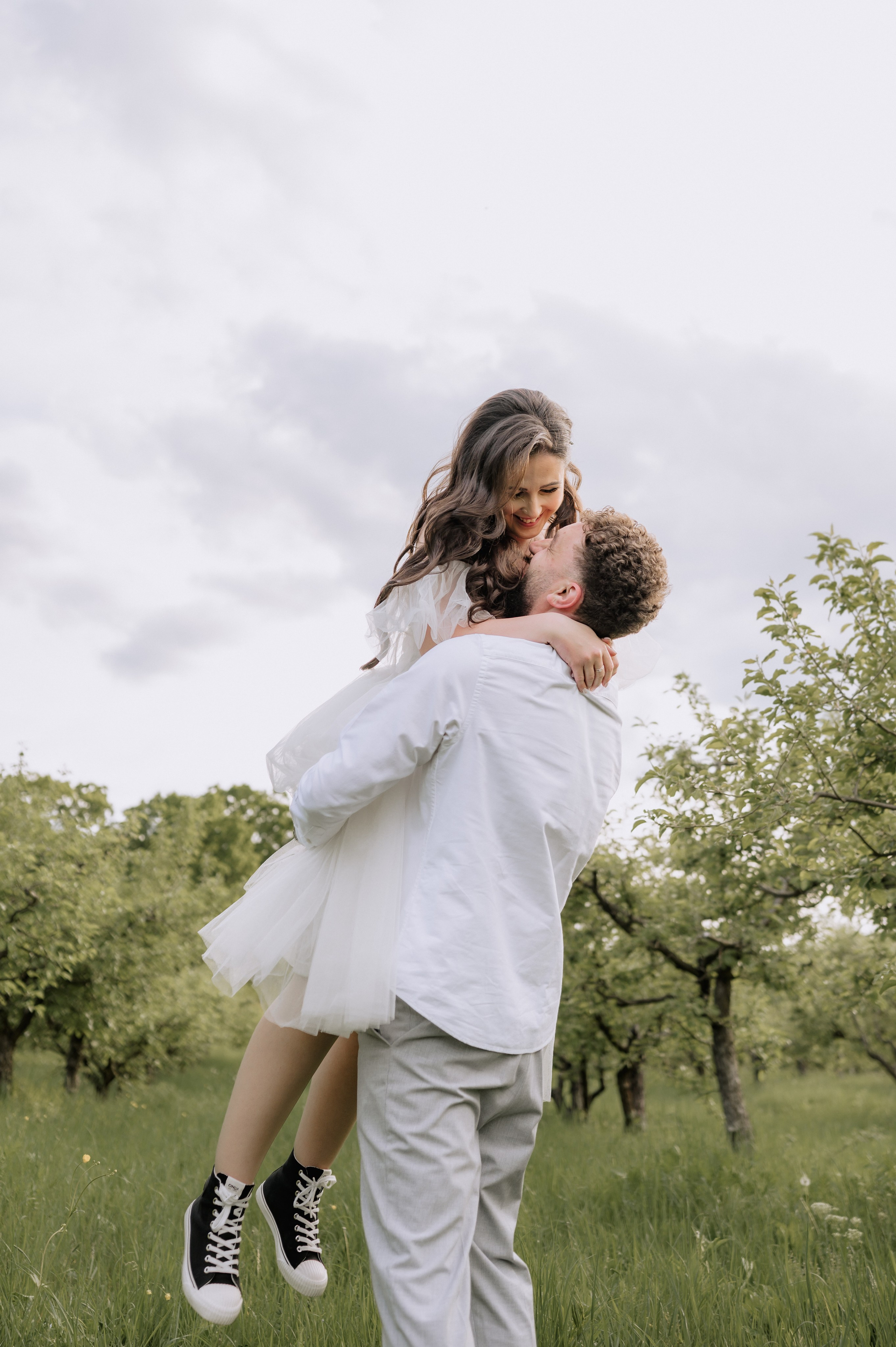 Magda + Andrei | Lovers in the garden. Proud Vision Weddings | Wedding Photography & Film — Servicii profesionale Foto Video Nunta Iasi