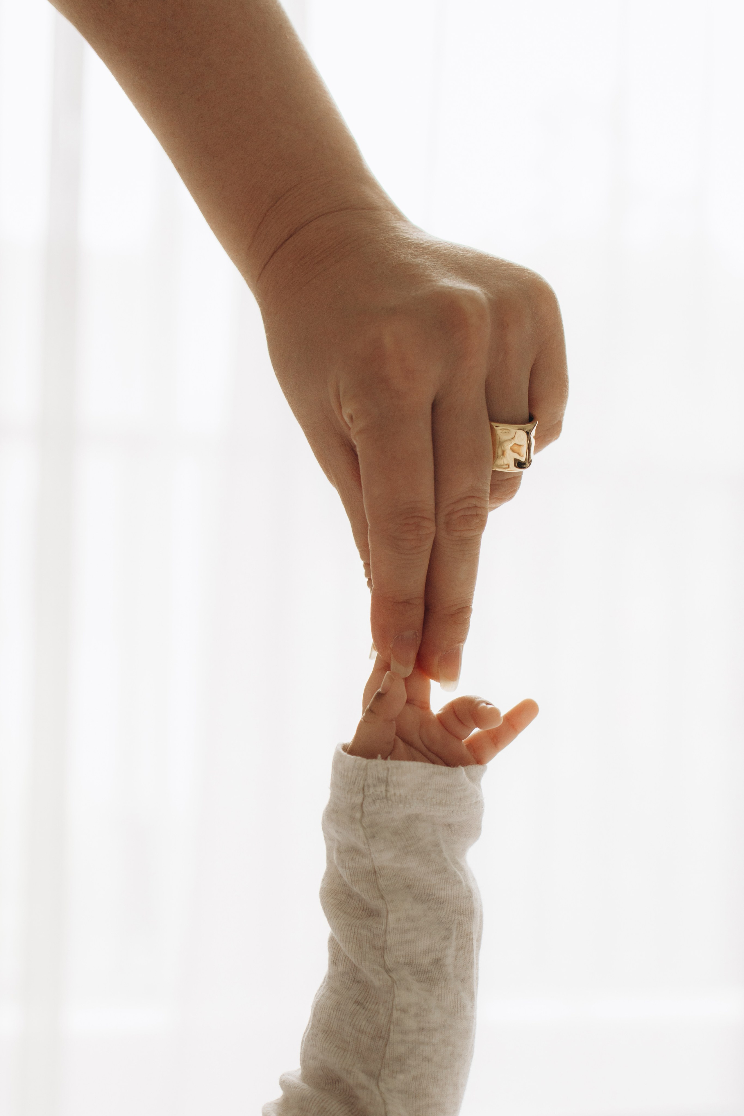 Tiny toes. Фотограф родов, семей и новорожденных малышей в Дубае